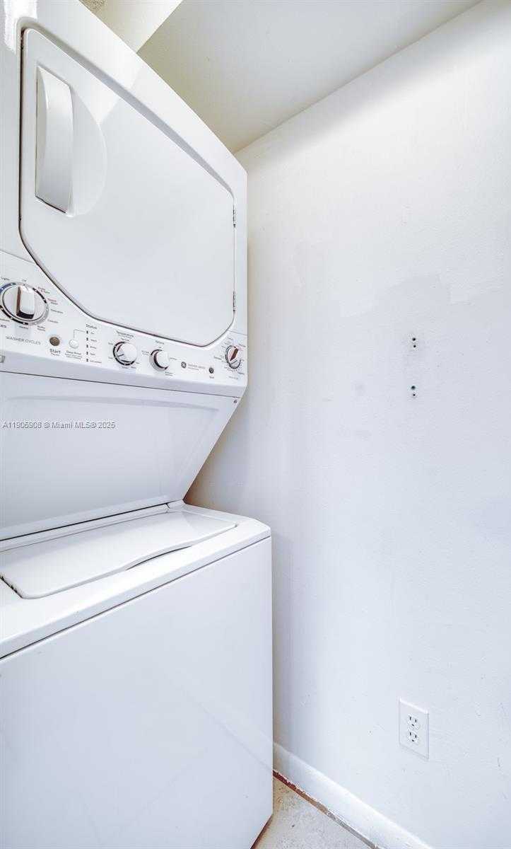 Small Image of 770 CLAUGHTON ISLAND DR #1803, Miami Number 23