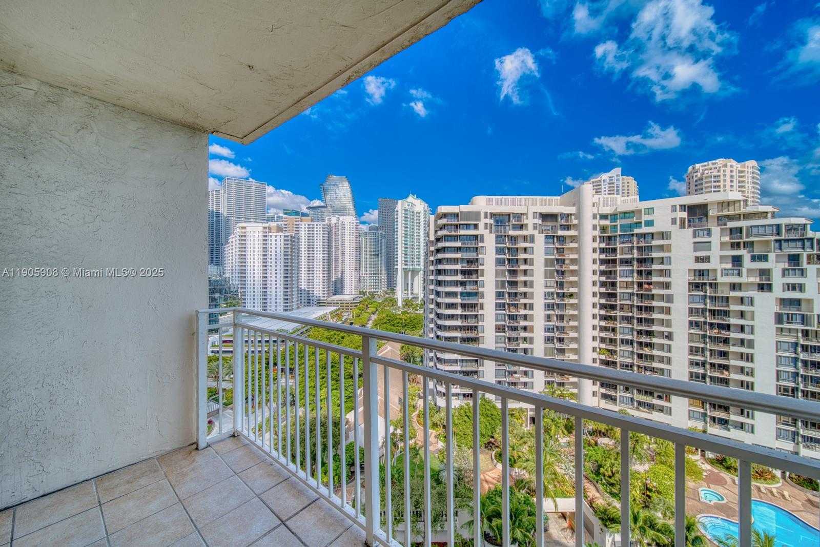 Small Image of 770 CLAUGHTON ISLAND DR #1803, Miami Number 25