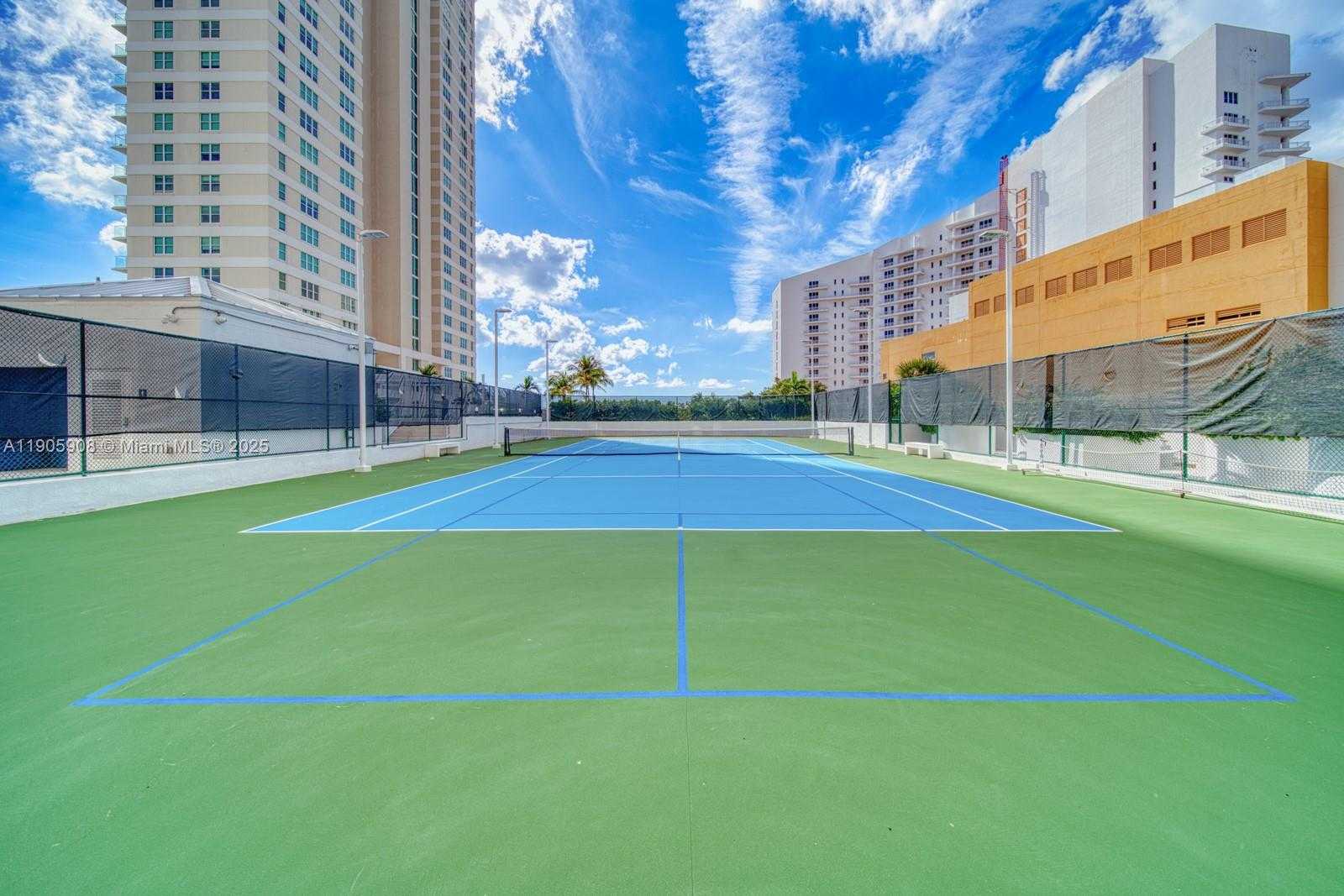 Small Image of 770 CLAUGHTON ISLAND DR #1803, Miami Number 31