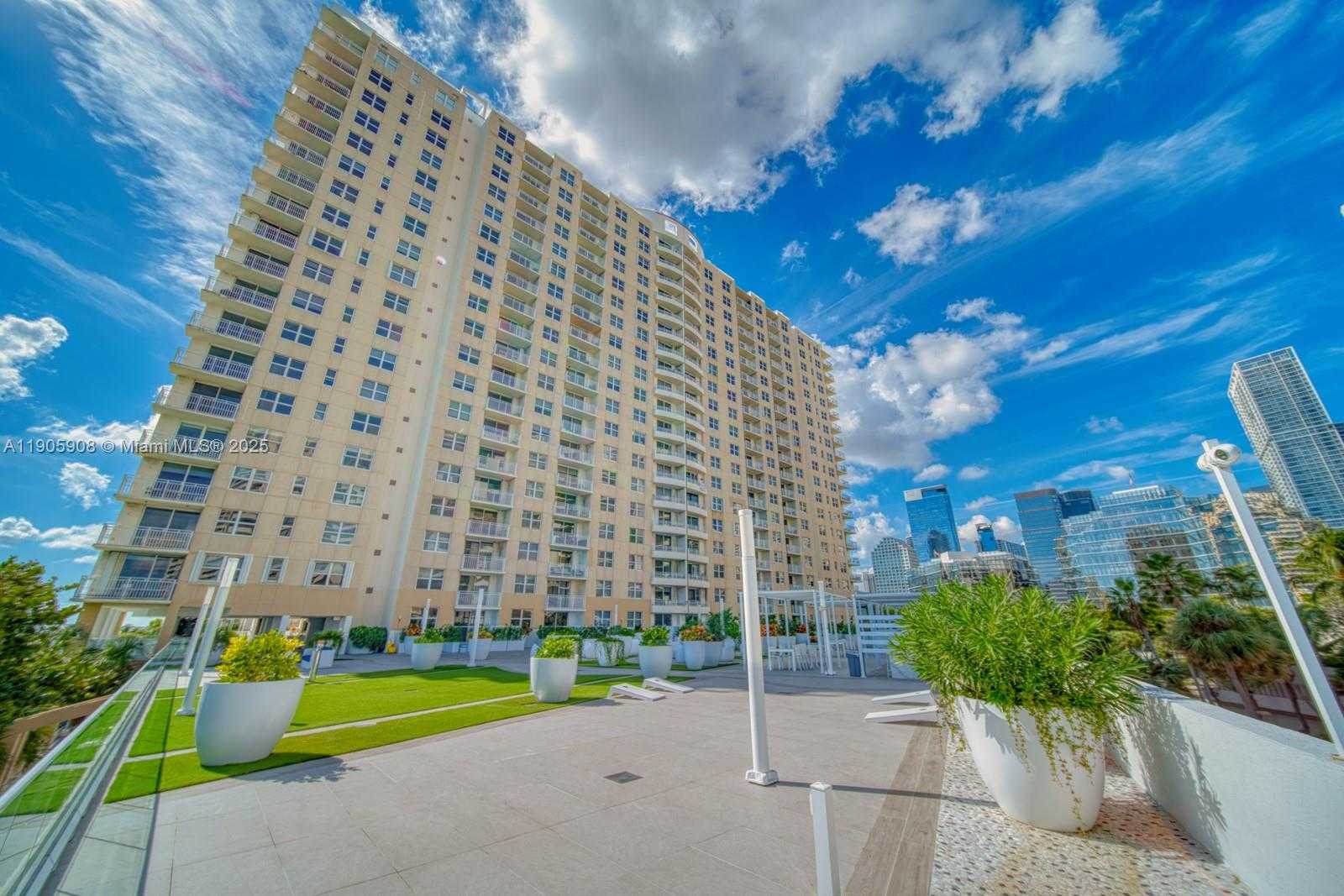 Small Image of 770 CLAUGHTON ISLAND DR #1803, Miami Number 35