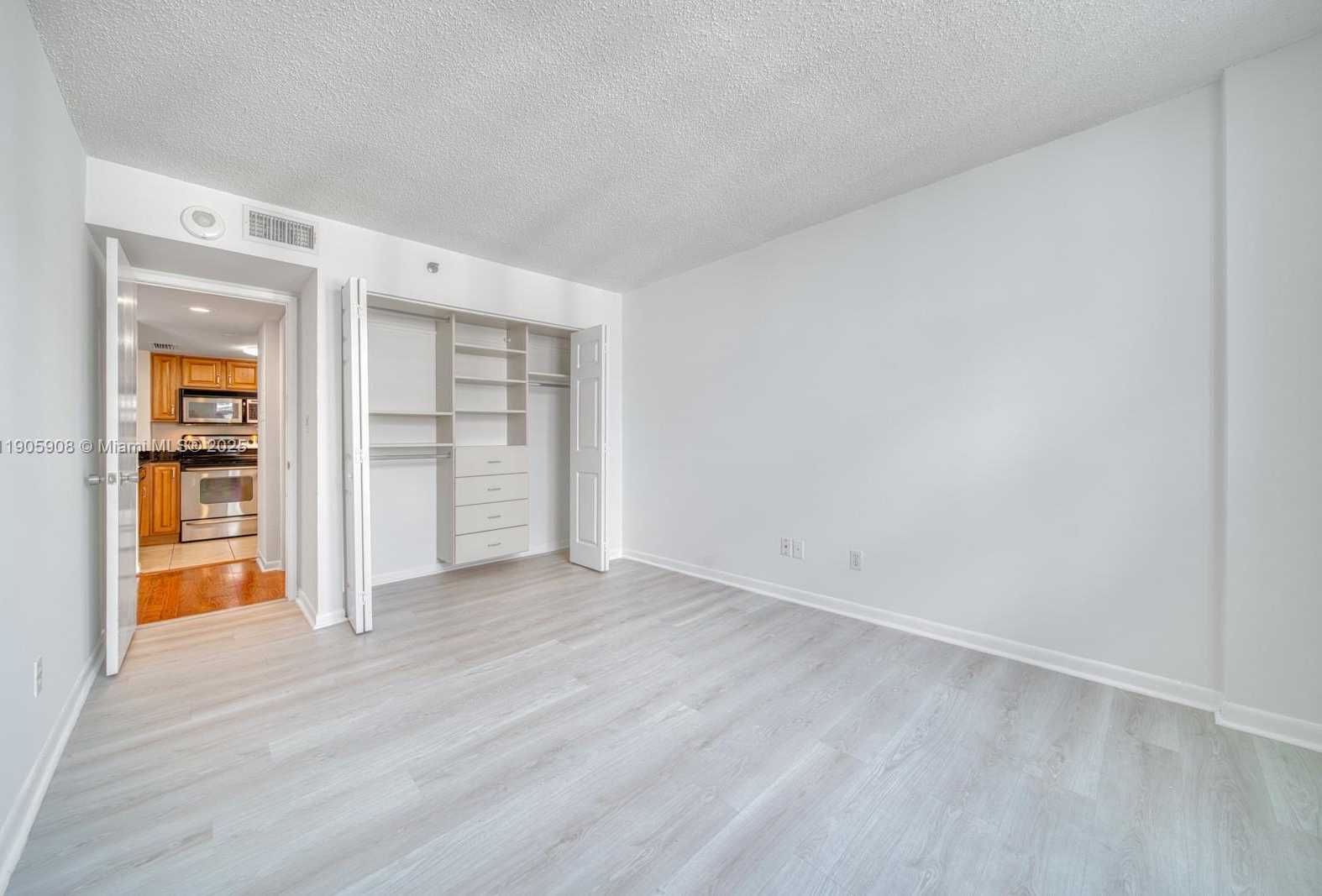 Small Image of 770 CLAUGHTON ISLAND DR #1803, Miami Number 4