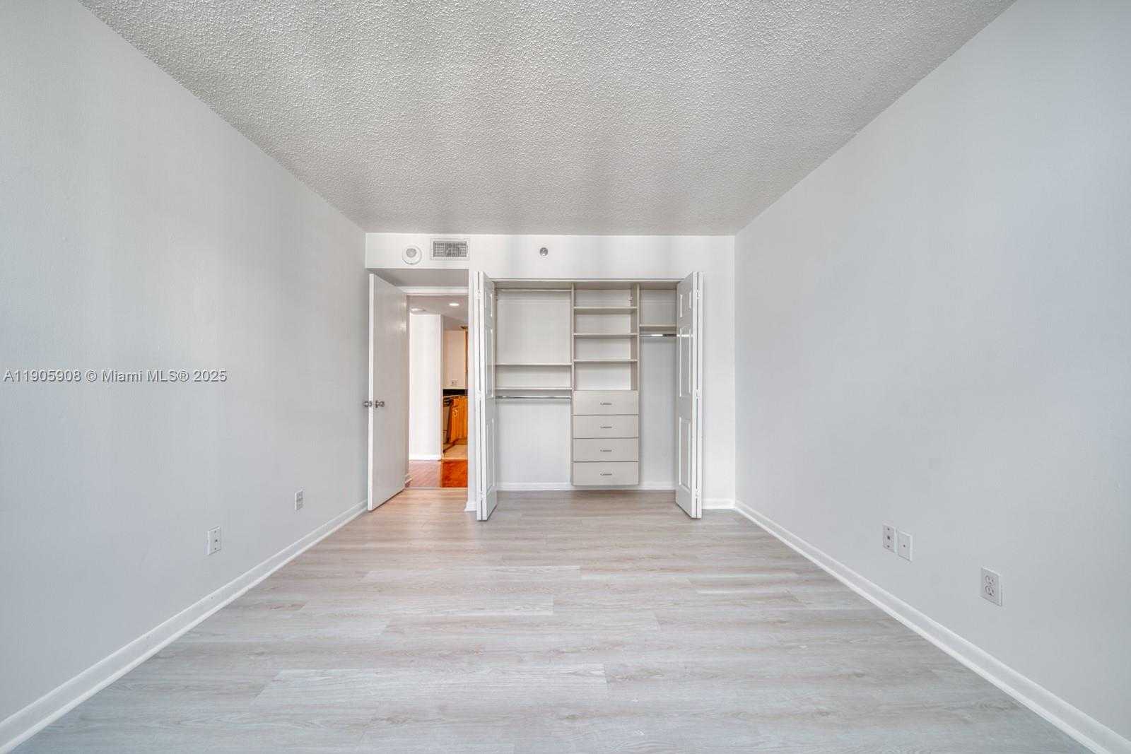 Small Image of 770 CLAUGHTON ISLAND DR #1803, Miami Number 5