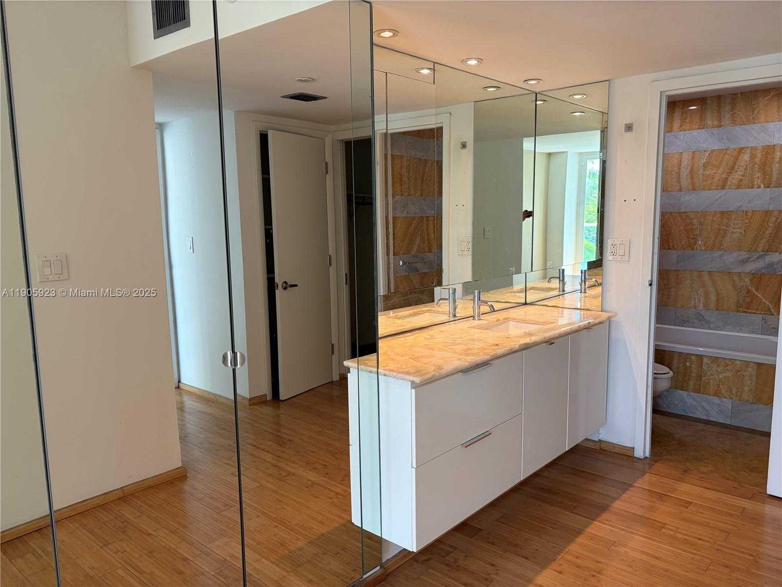 Small Image of 100 BAYVIEW DR #222, Sunny Isles Beach Number 10