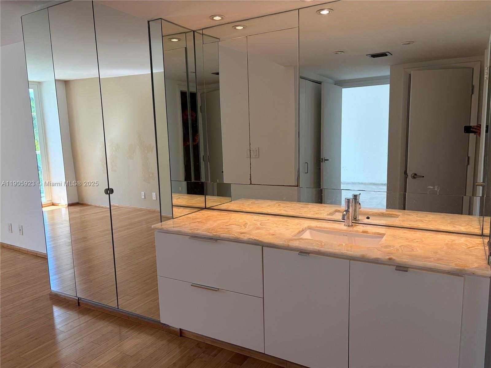 Small Image of 100 BAYVIEW DR #222, Sunny Isles Beach Number 11