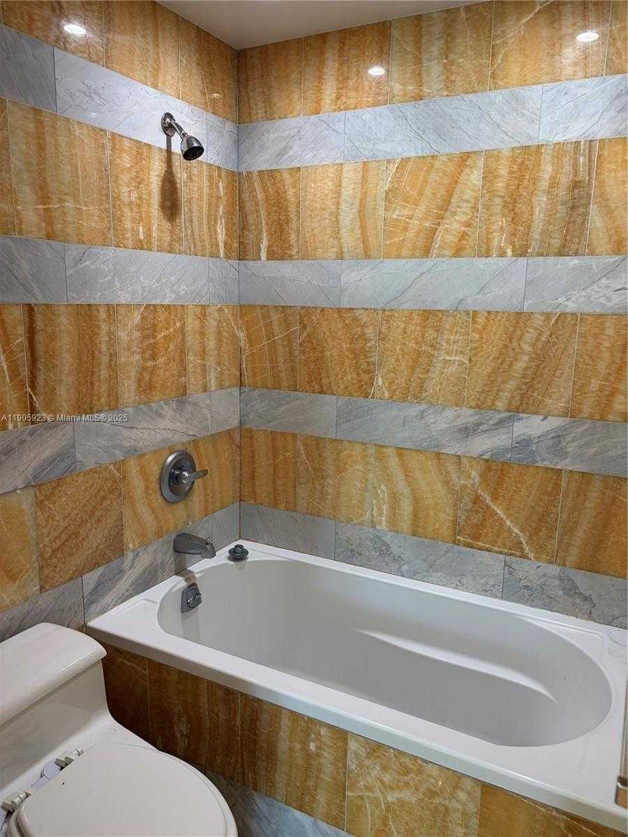 Small Image of 100 BAYVIEW DR #222, Sunny Isles Beach Number 12