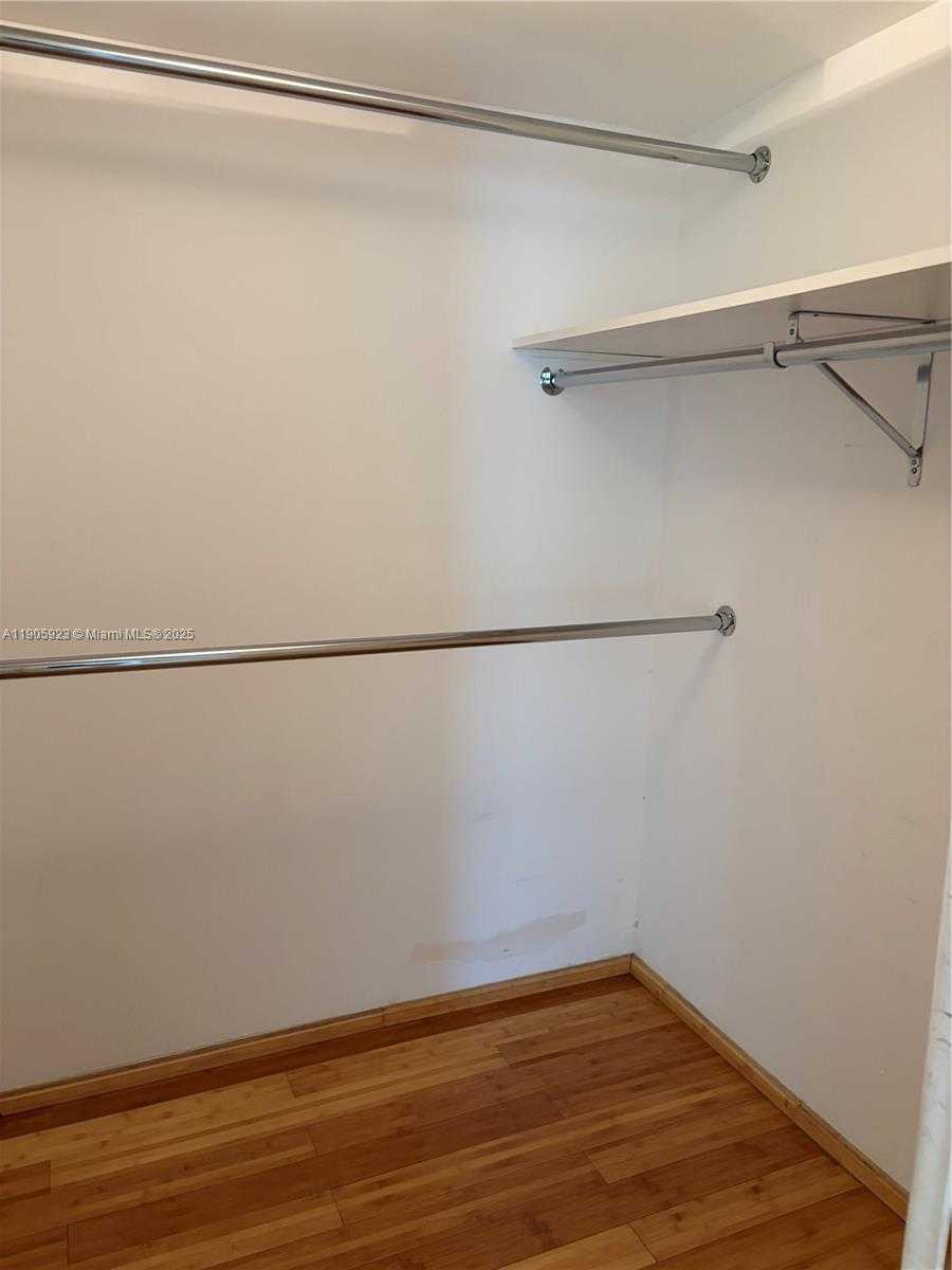 Small Image of 100 BAYVIEW DR #222, Sunny Isles Beach Number 13