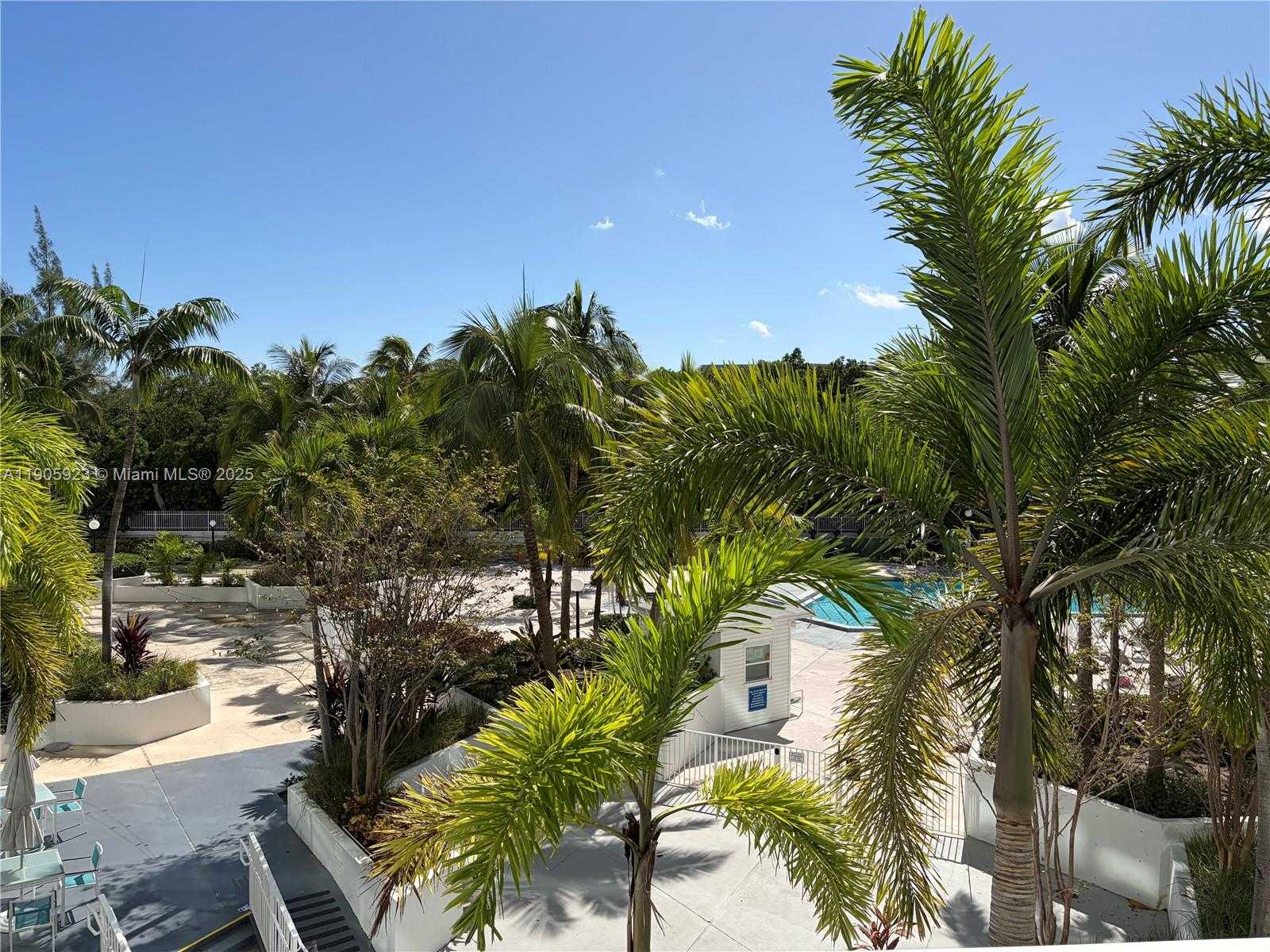 Small Image of 100 BAYVIEW DR #222, Sunny Isles Beach Number 2