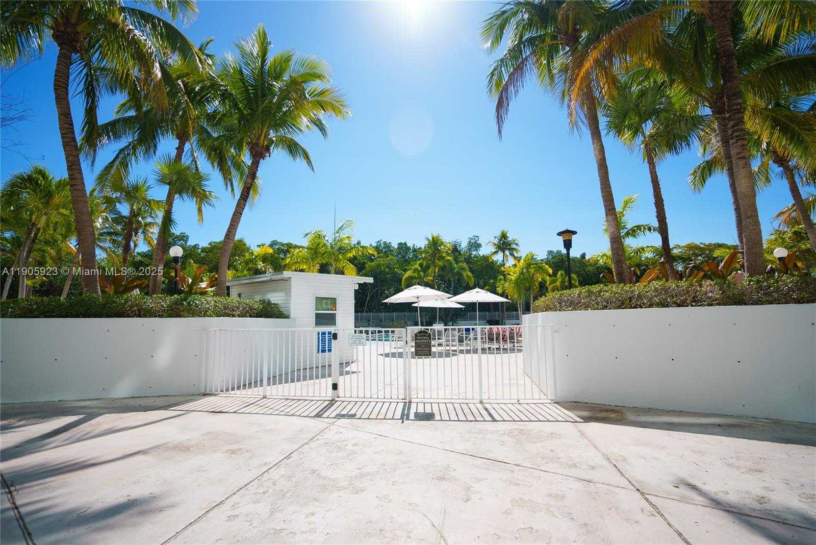 Small Image of 100 BAYVIEW DR #222, Sunny Isles Beach Number 20