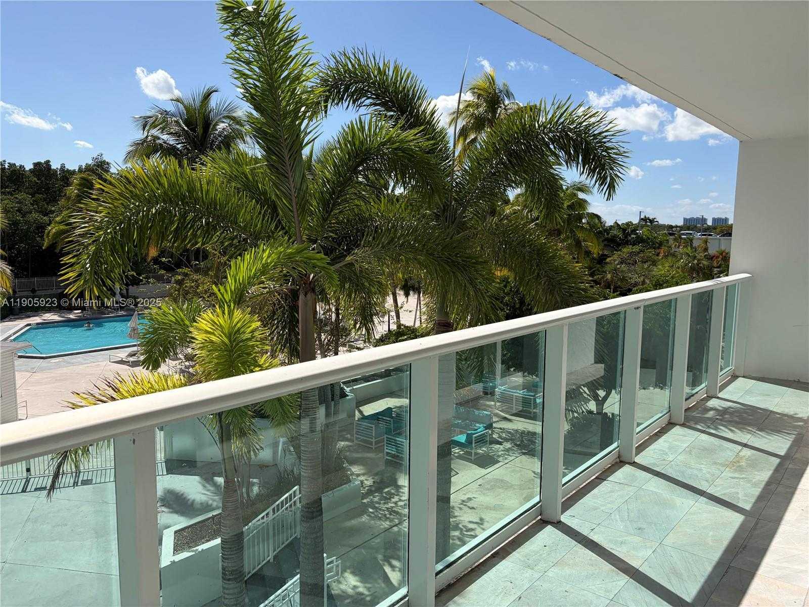 Small Image of 100 BAYVIEW DR #222, Sunny Isles Beach Number 3