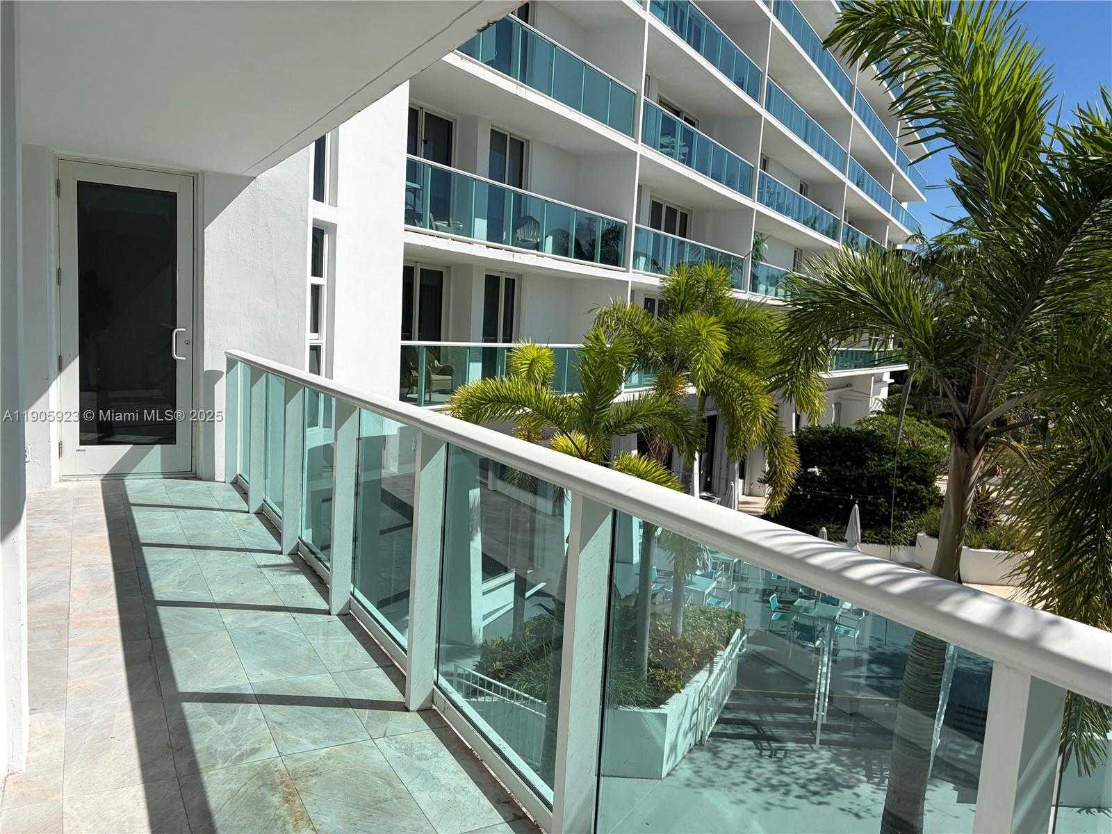 Small Image of 100 BAYVIEW DR #222, Sunny Isles Beach Number 4