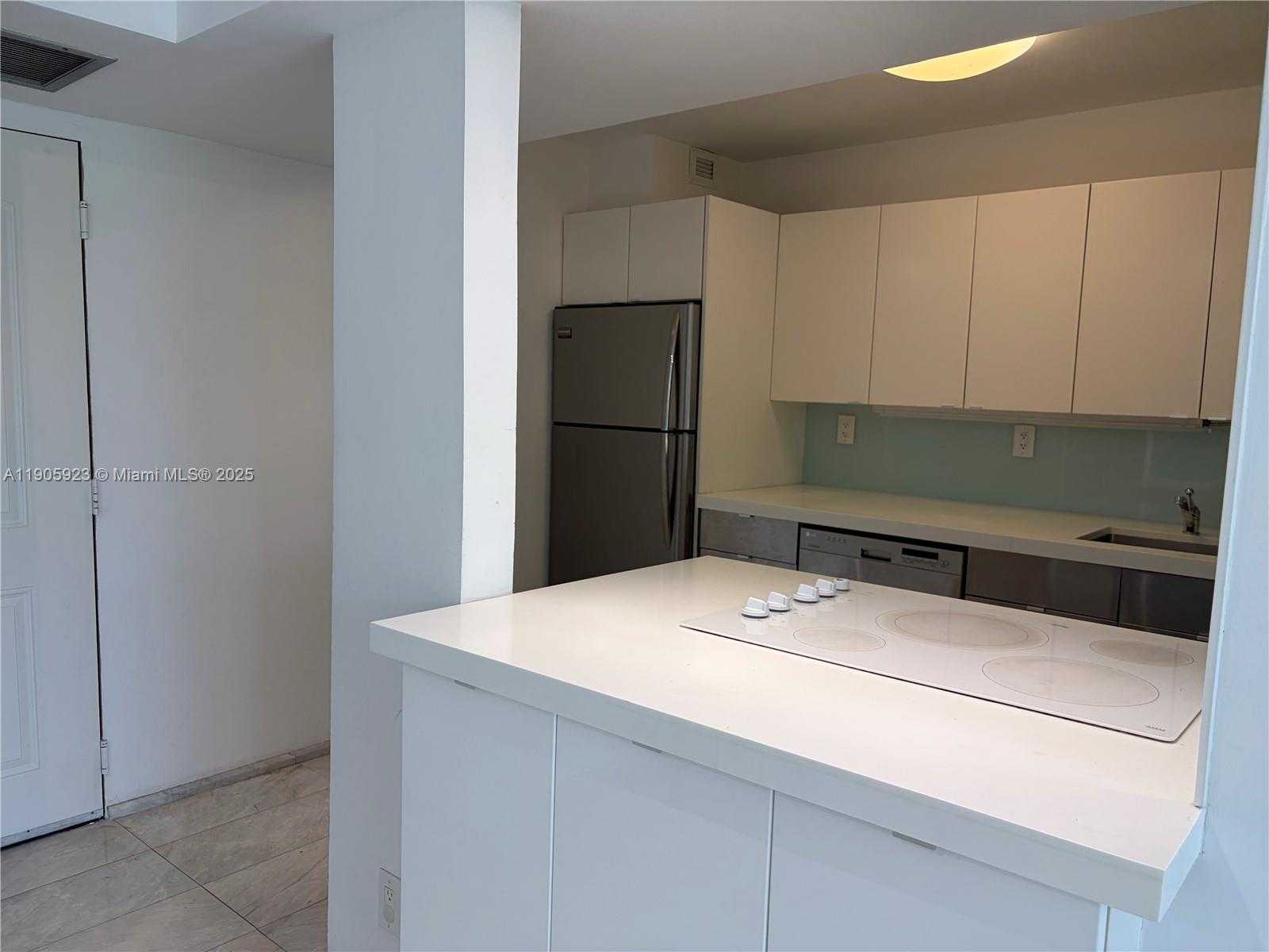 Small Image of 100 BAYVIEW DR #222, Sunny Isles Beach Number 5