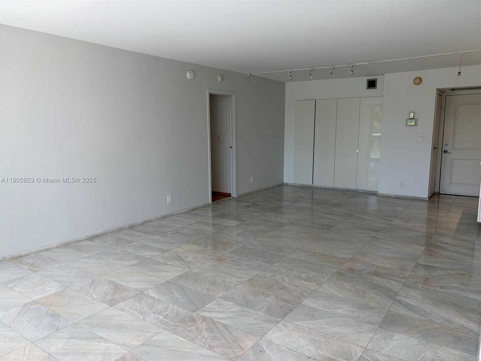 Small Image of 100 BAYVIEW DR #222, Sunny Isles Beach Number 8