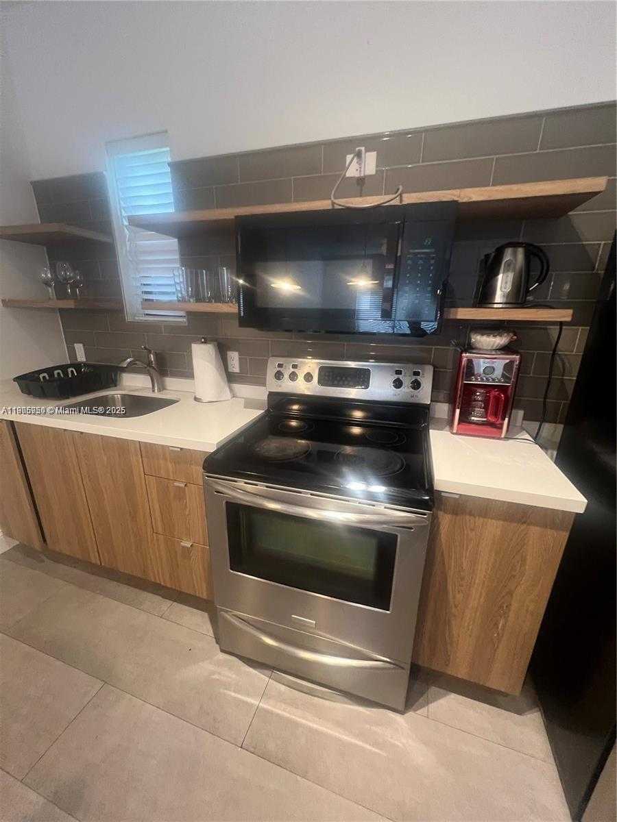 Small Image of 920 SOUTH WEST 9TH ST #A, Miami Number 5