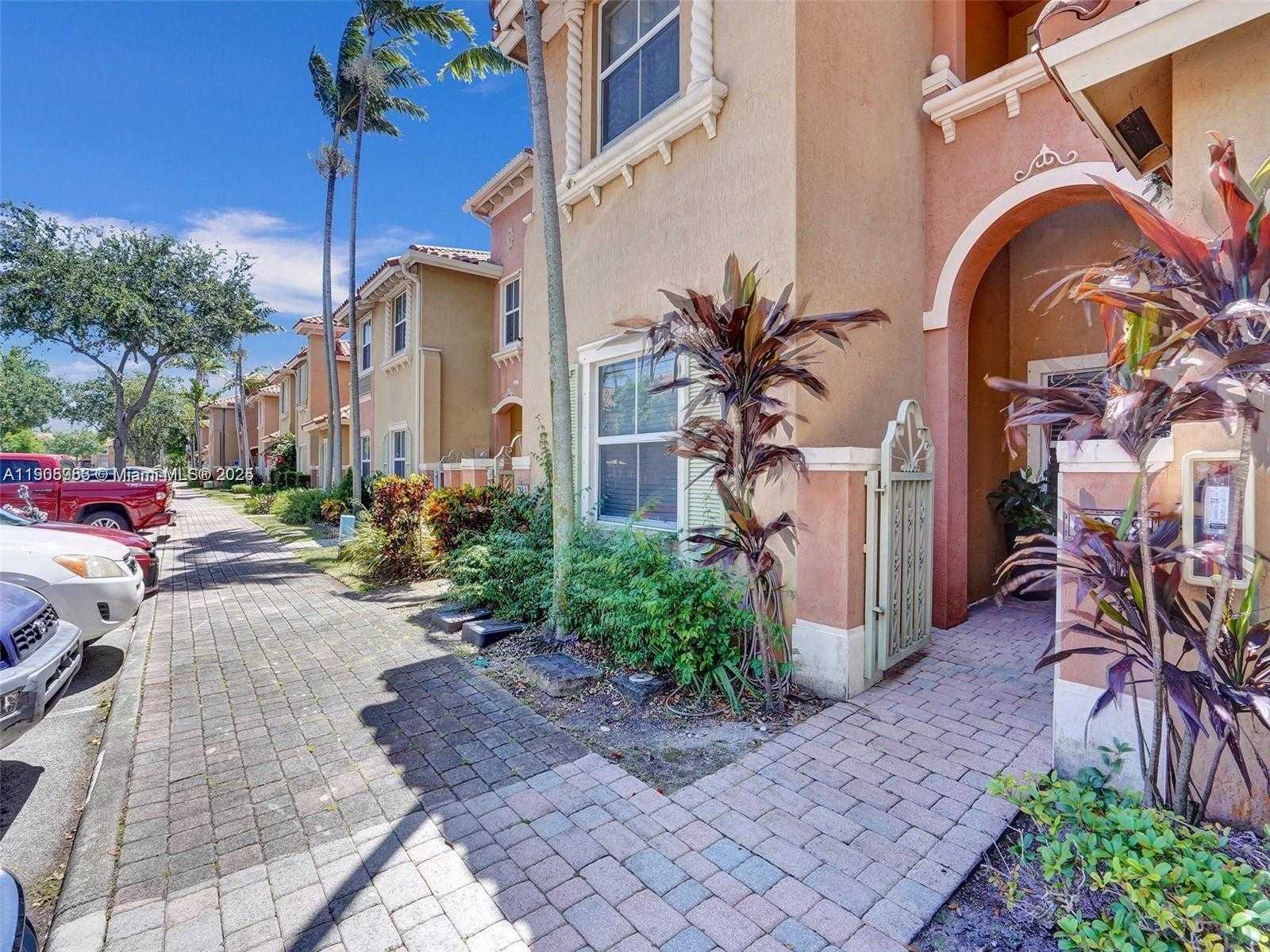 Small Image of 5922 SIENA LN, Hollywood Number 1