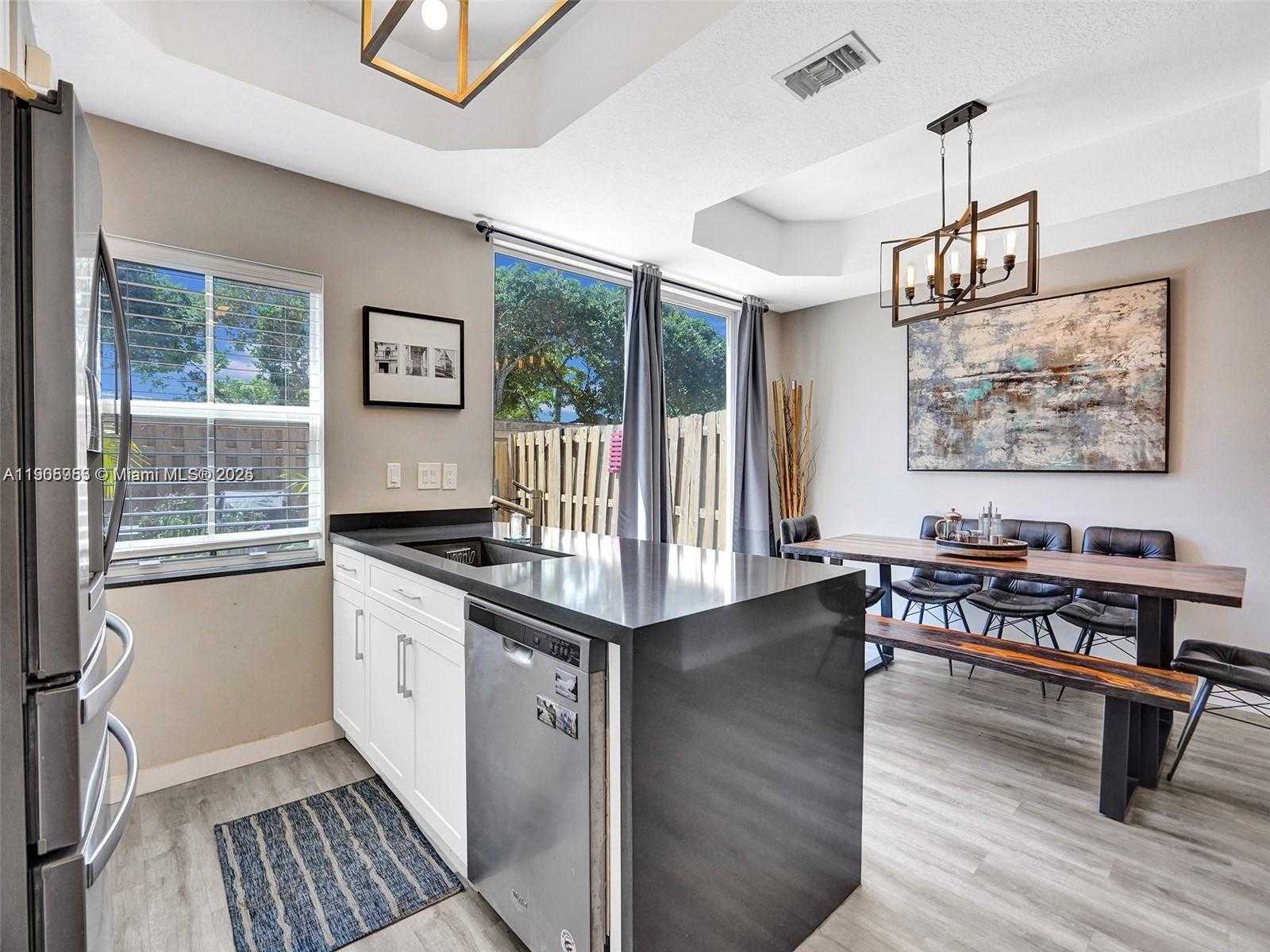 Small Image of 5922 SIENA LN, Hollywood Number 11