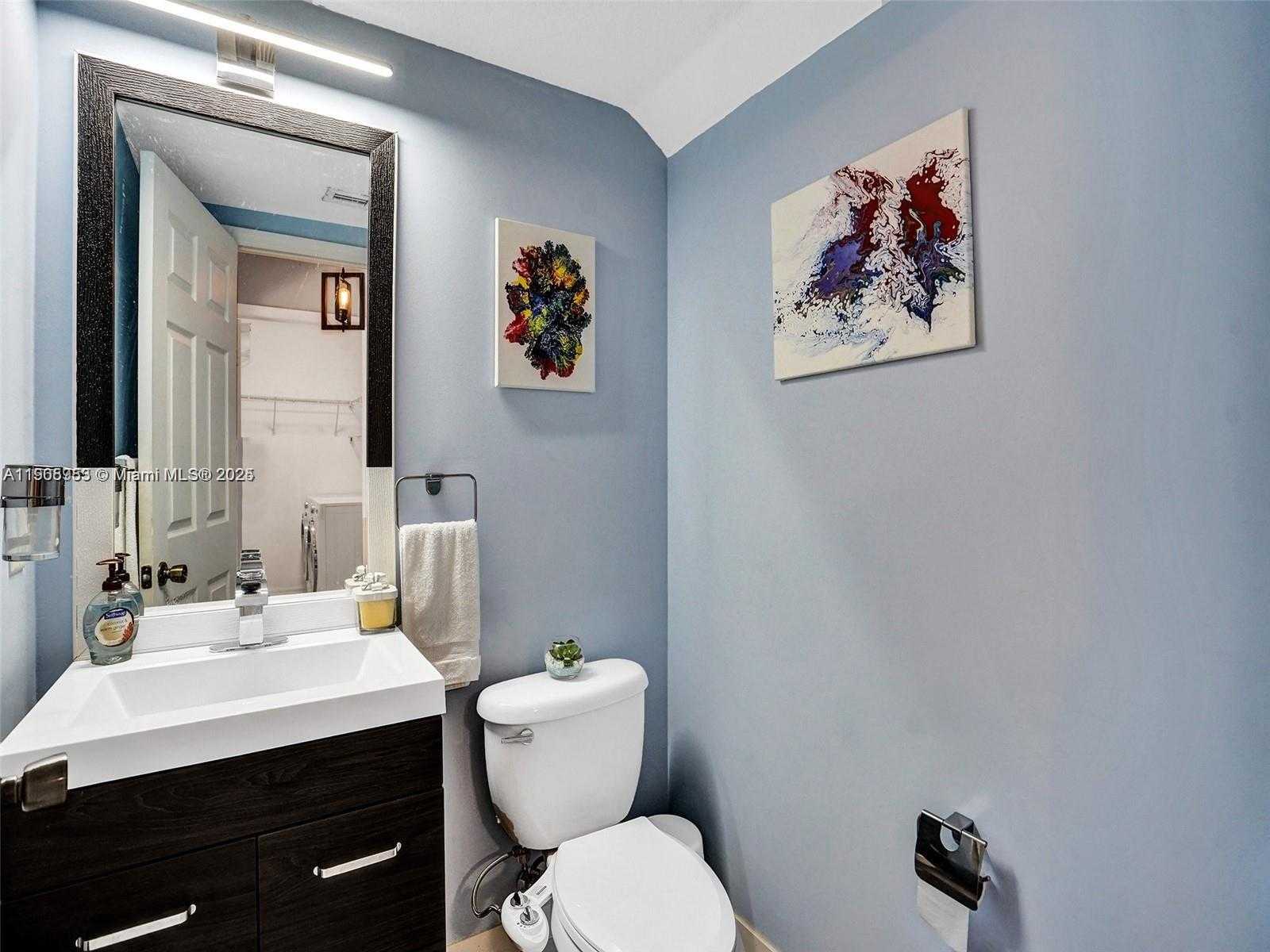 Small Image of 5922 SIENA LN, Hollywood Number 13