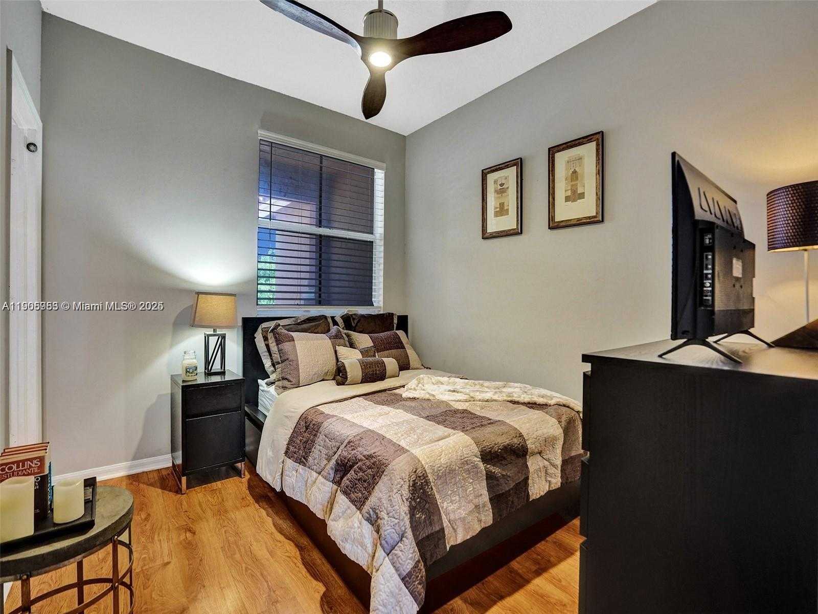 Small Image of 5922 SIENA LN, Hollywood Number 16