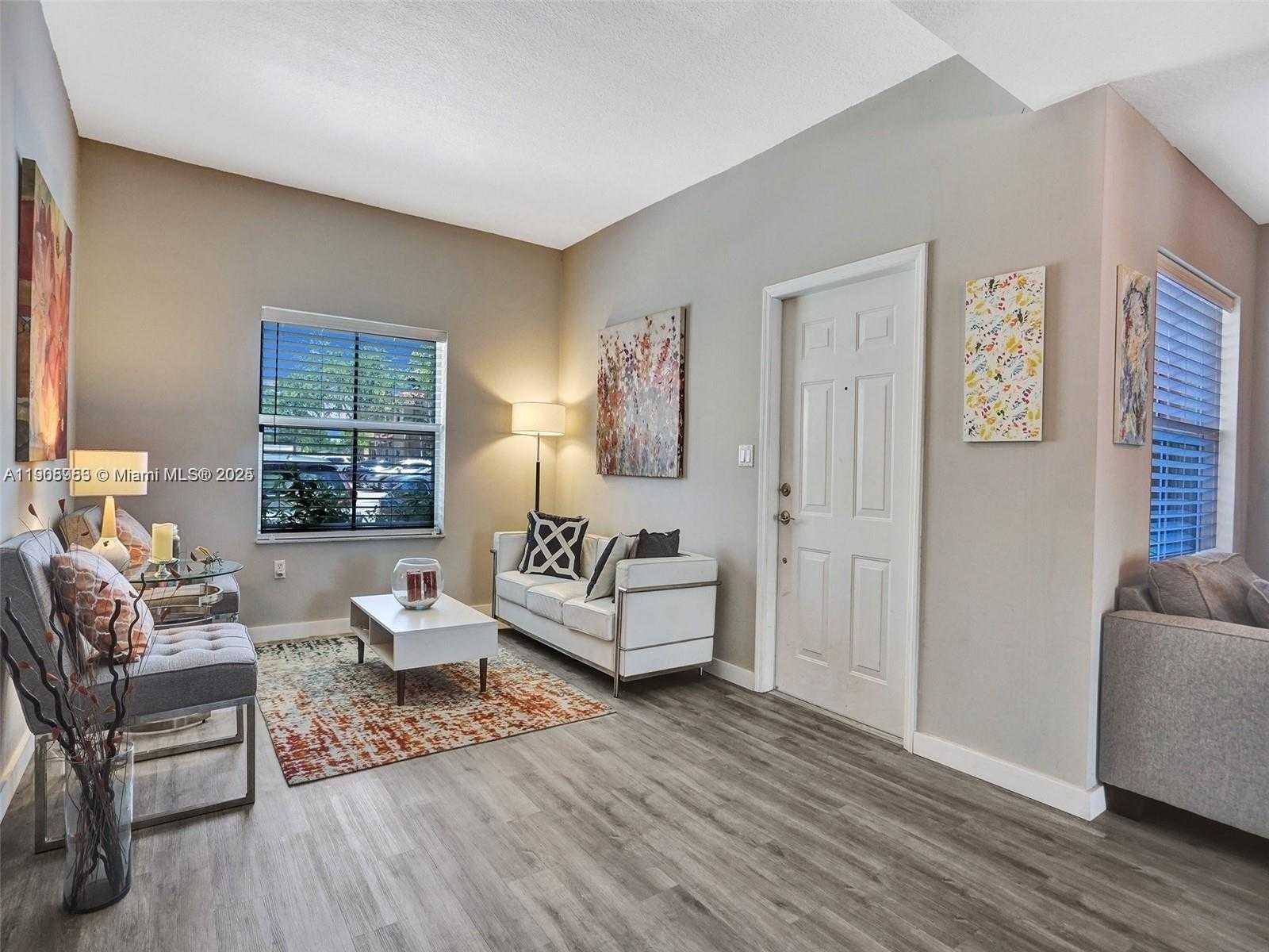 Small Image of 5922 SIENA LN, Hollywood Number 18