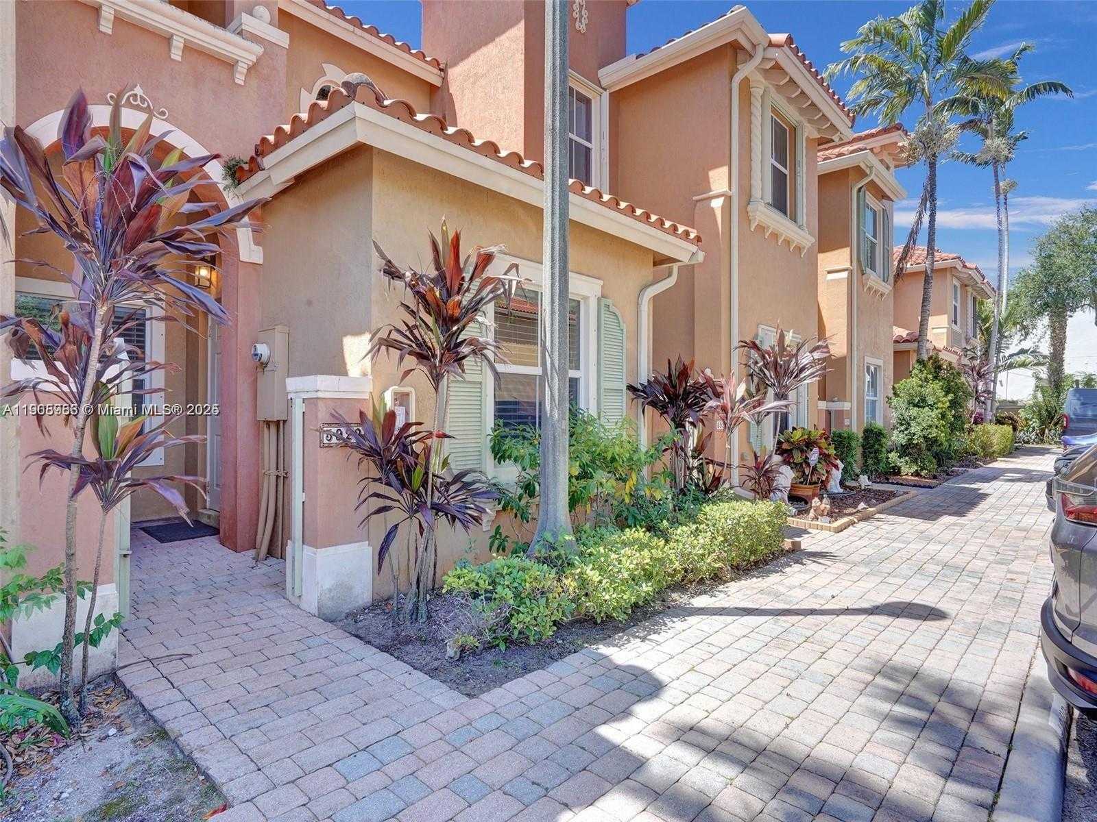 Small Image of 5922 SIENA LN, Hollywood Number 2