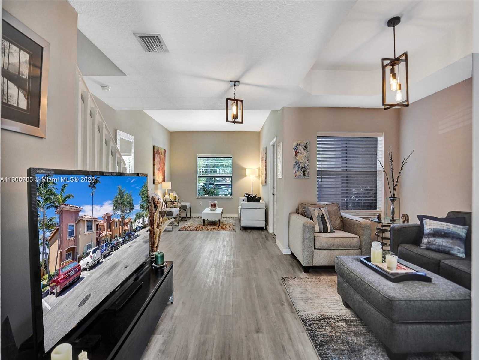 Small Image of 5922 SIENA LN, Hollywood Number 21