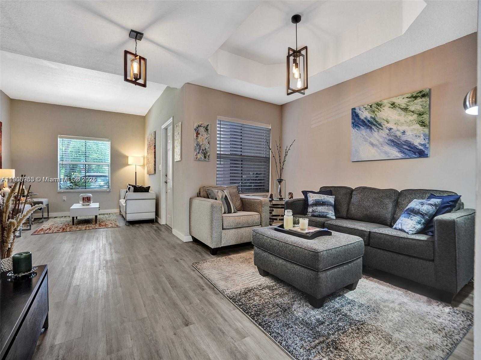 Small Image of 5922 SIENA LN, Hollywood Number 22