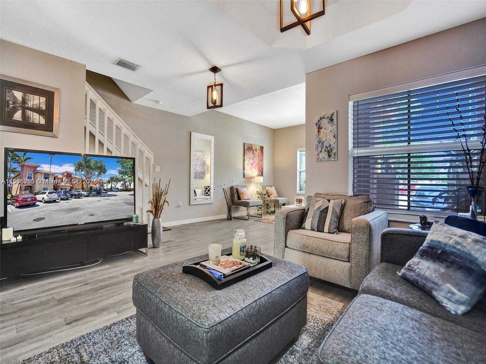 Small Image of 5922 SIENA LN, Hollywood Number 23