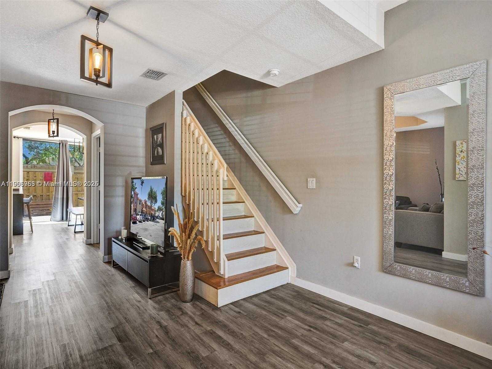 Small Image of 5922 SIENA LN, Hollywood Number 26