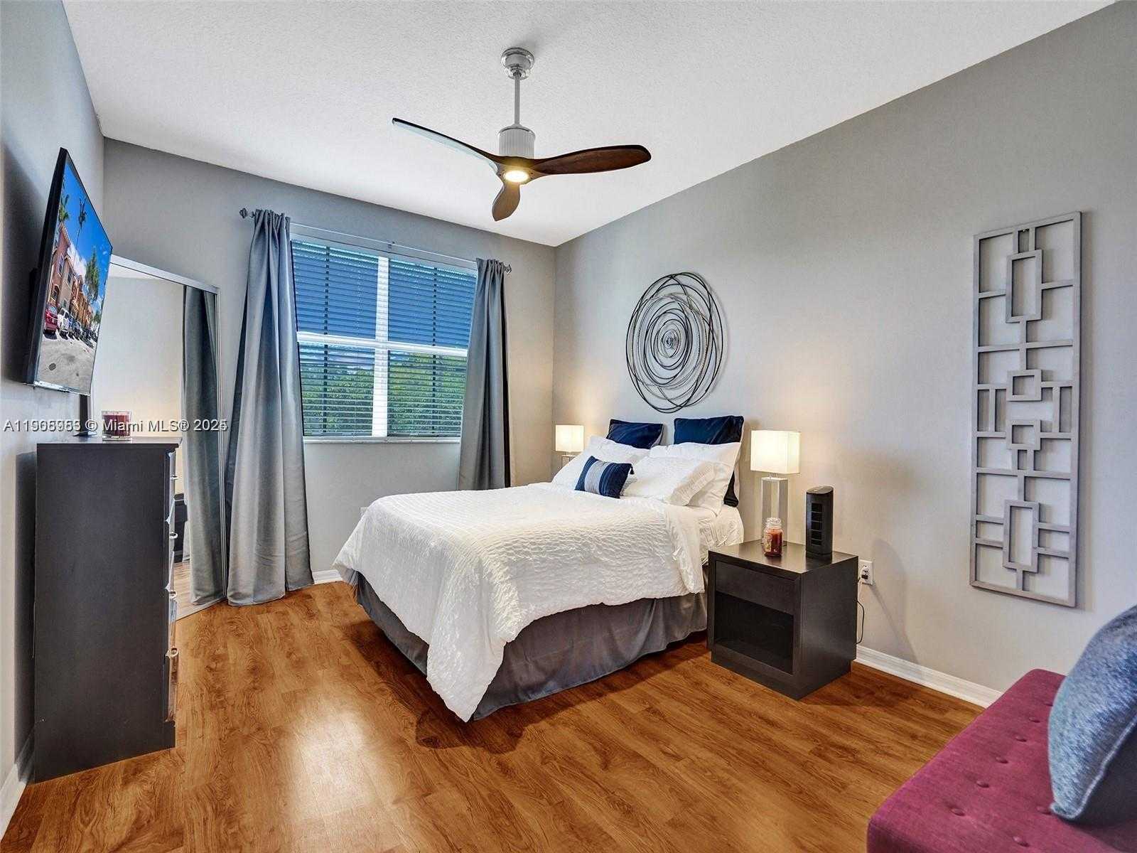 Small Image of 5922 SIENA LN, Hollywood Number 29