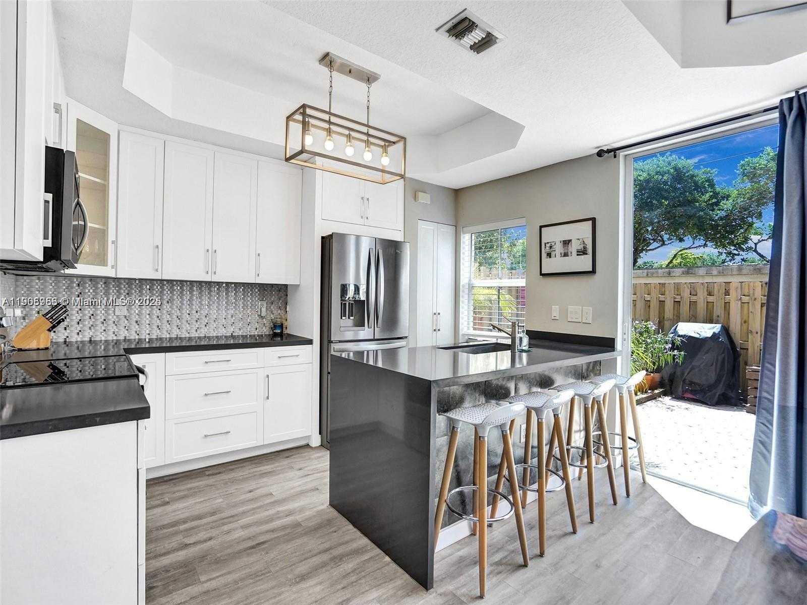 Small Image of 5922 SIENA LN, Hollywood Number 3