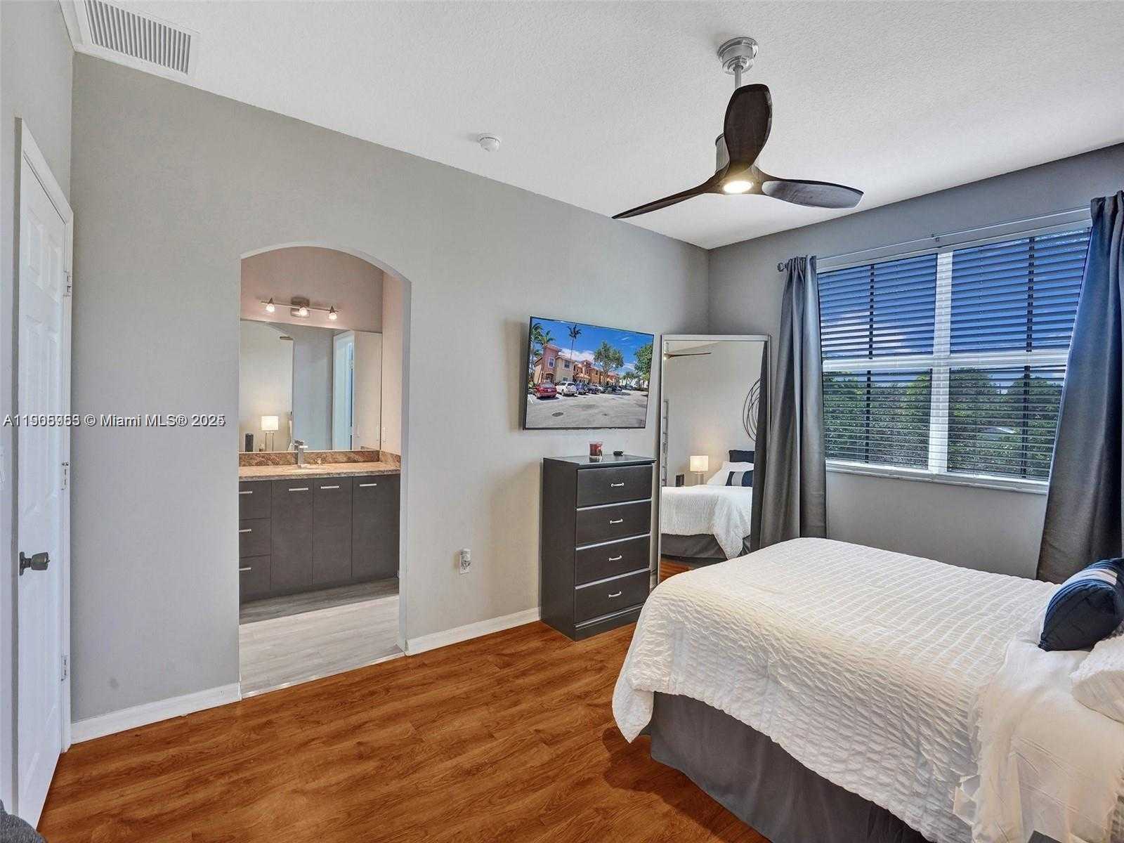 Small Image of 5922 SIENA LN, Hollywood Number 30