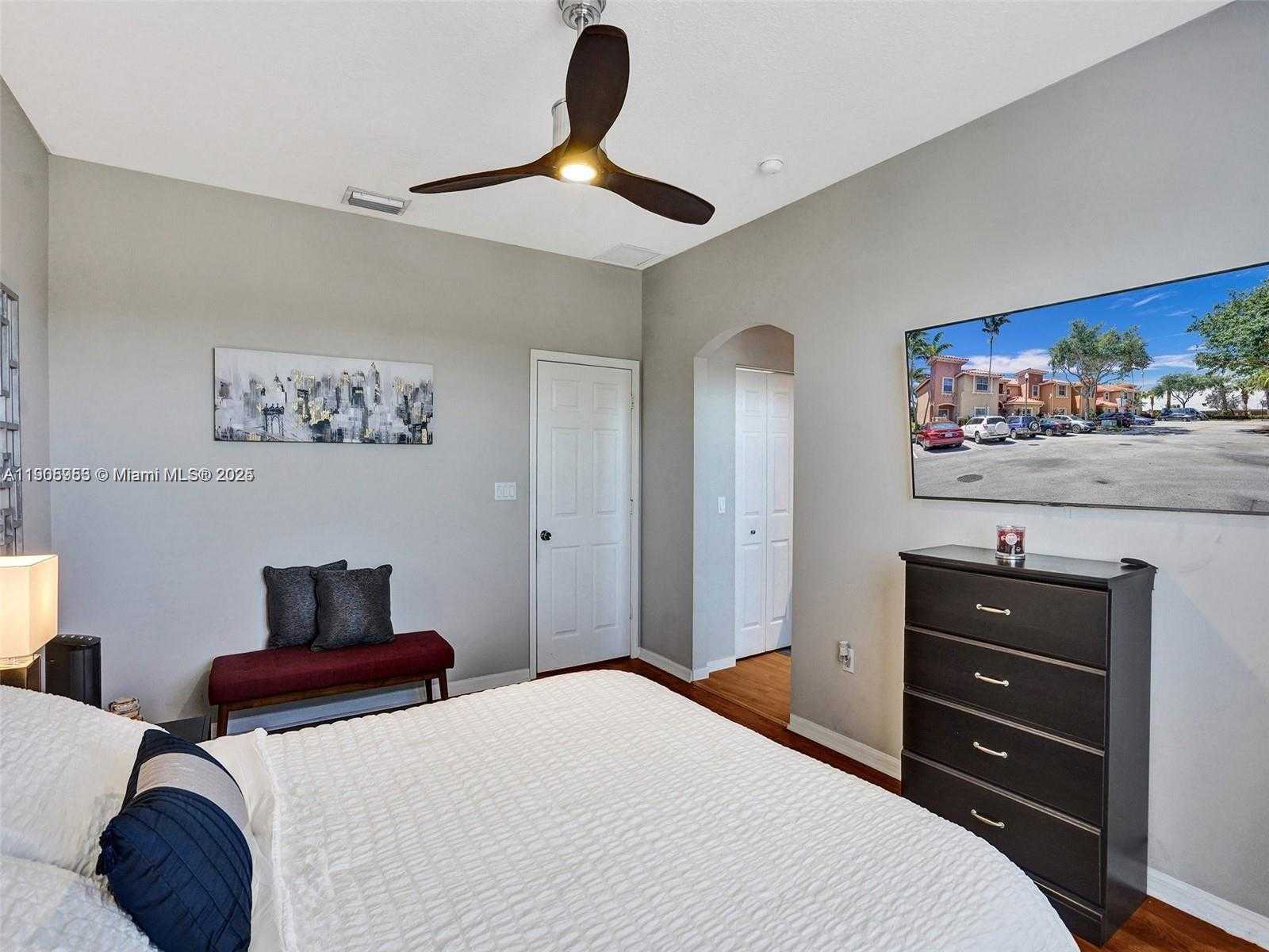 Small Image of 5922 SIENA LN, Hollywood Number 31