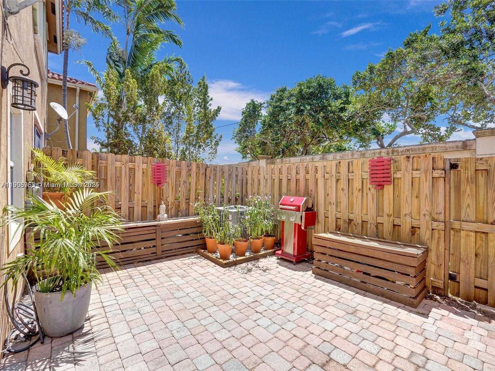 Small Image of 5922 SIENA LN, Hollywood Number 36