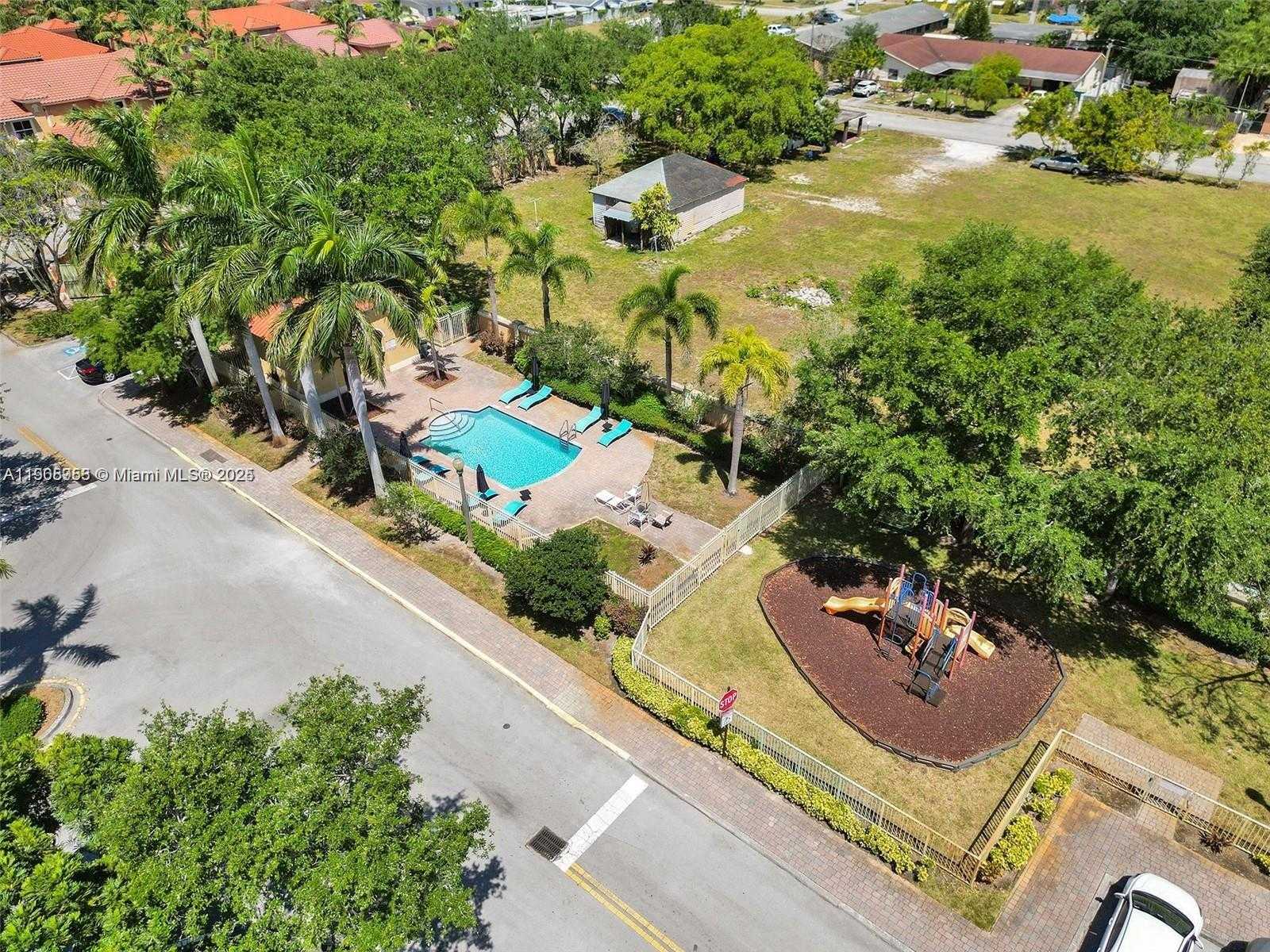 Small Image of 5922 SIENA LN, Hollywood Number 37