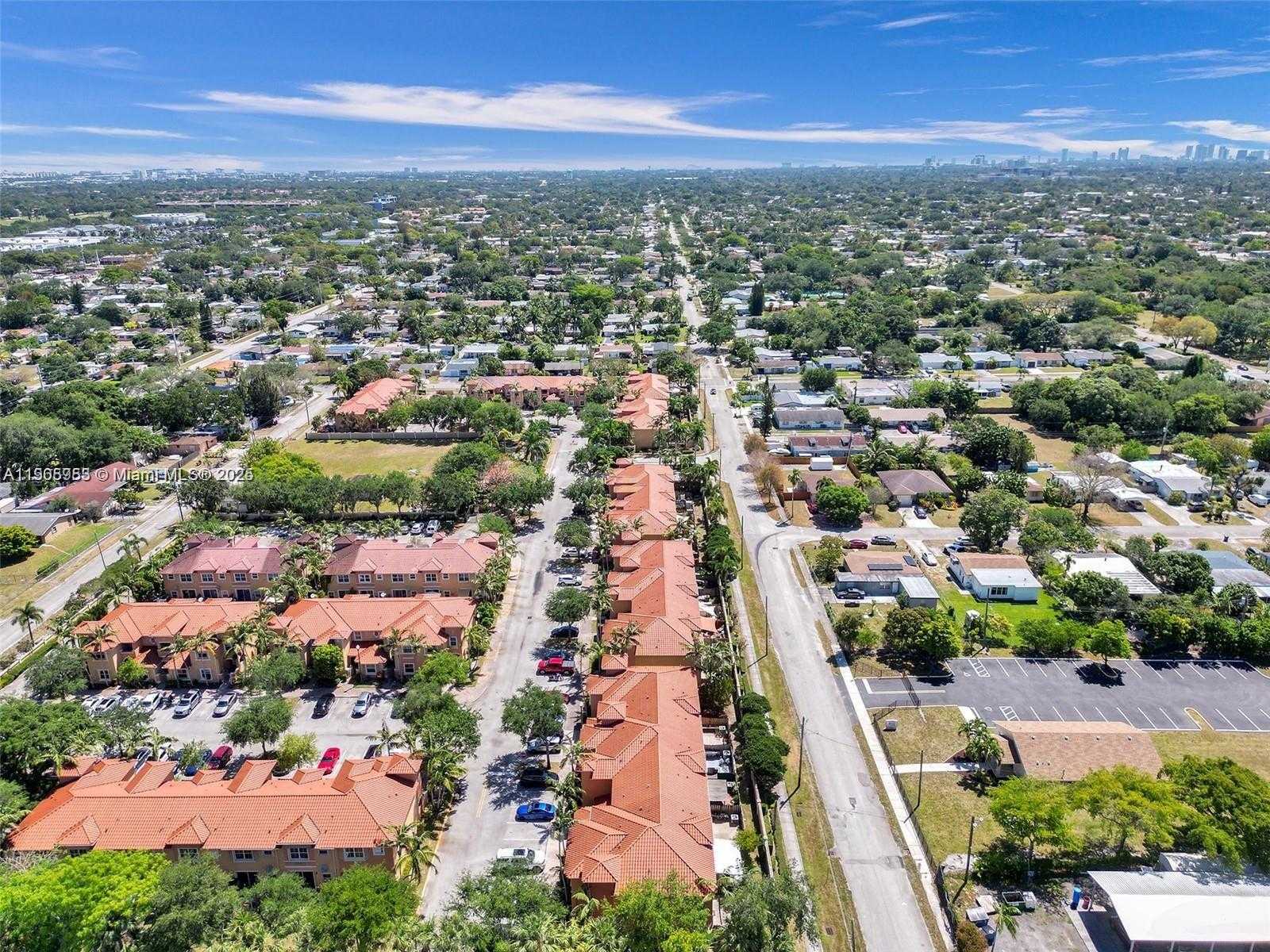 Small Image of 5922 SIENA LN, Hollywood Number 38