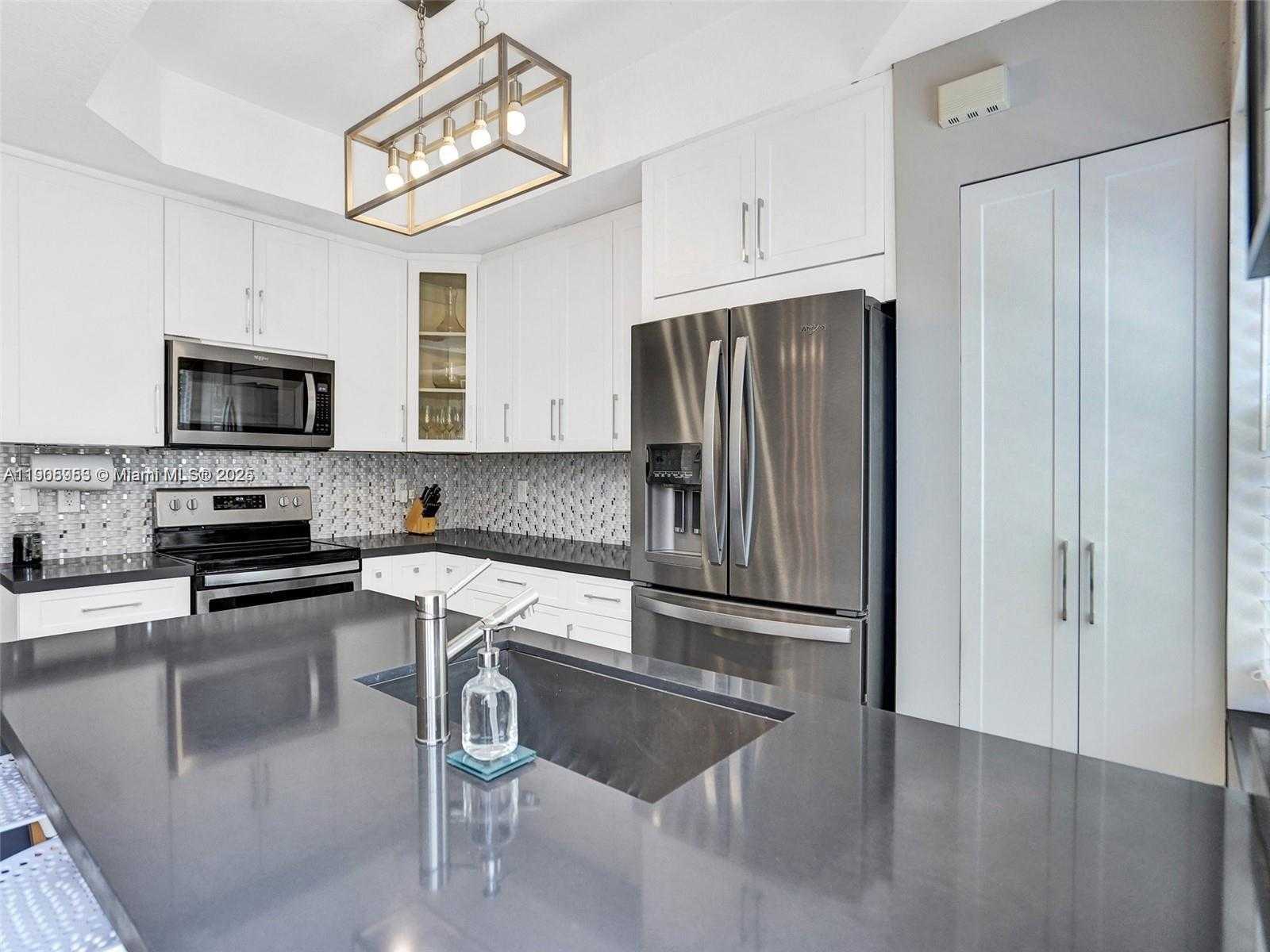 Small Image of 5922 SIENA LN, Hollywood Number 4