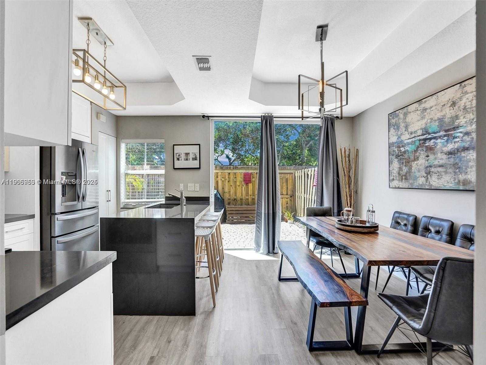 Small Image of 5922 SIENA LN, Hollywood Number 5