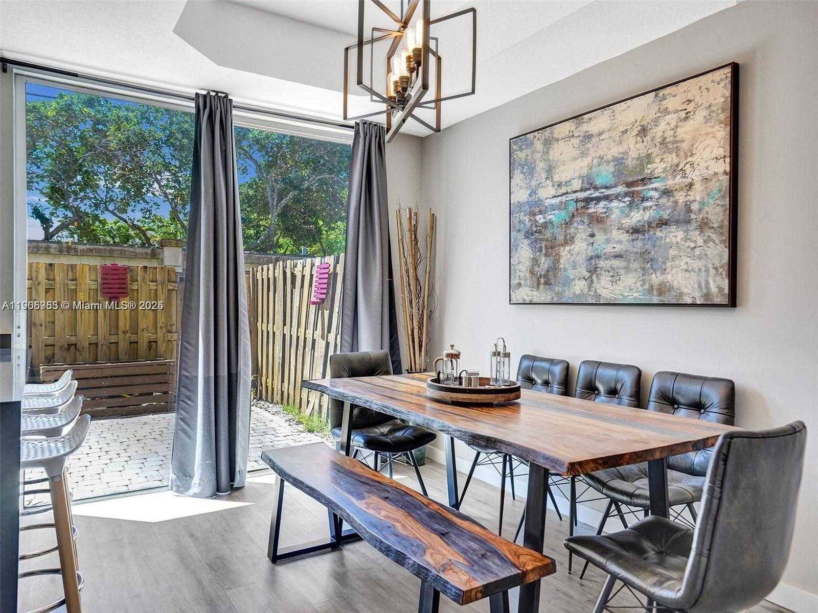 Small Image of 5922 SIENA LN, Hollywood Number 6