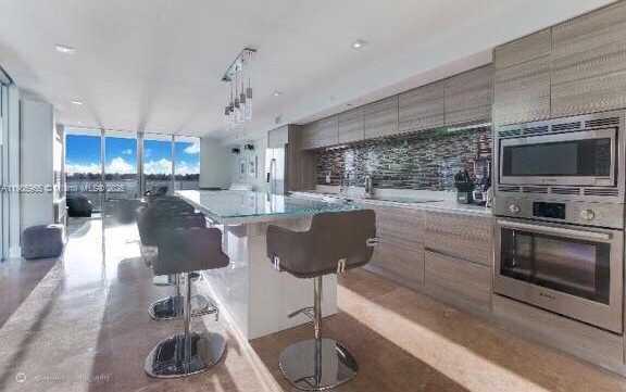 Small Image of 6620 INDIAN CREEK DR #508, Miami Beach Number 3