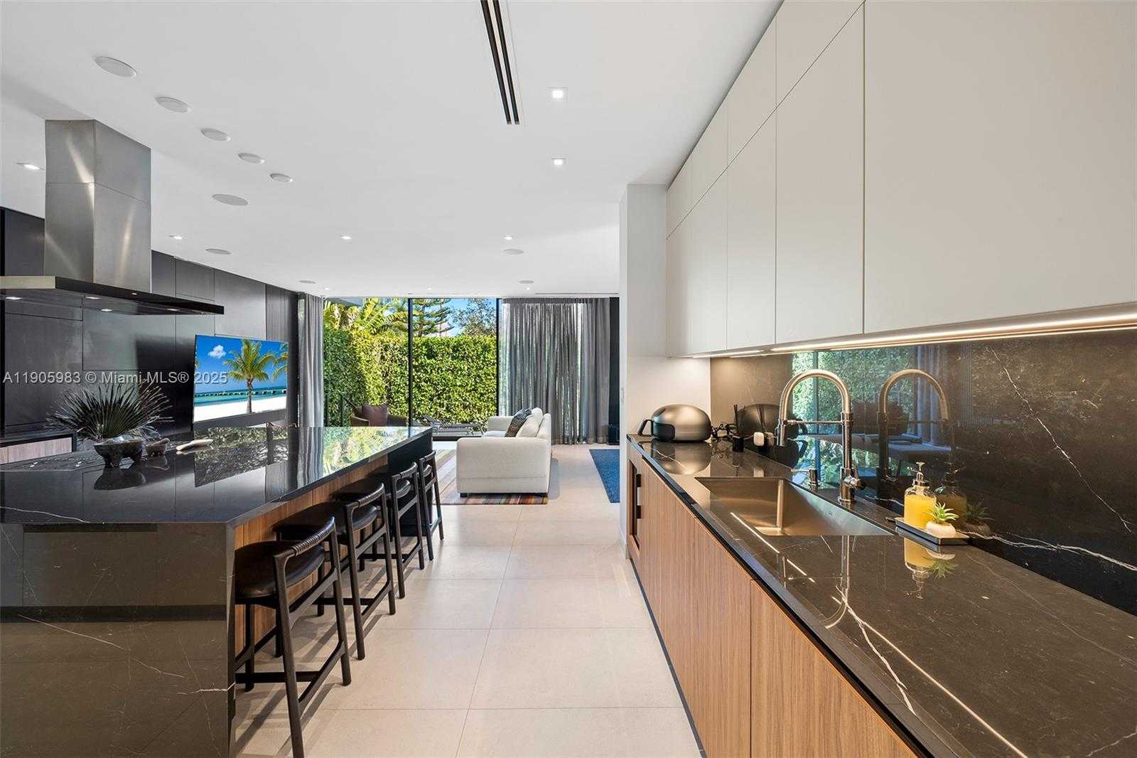 Small Image of Miami Beach Number 20