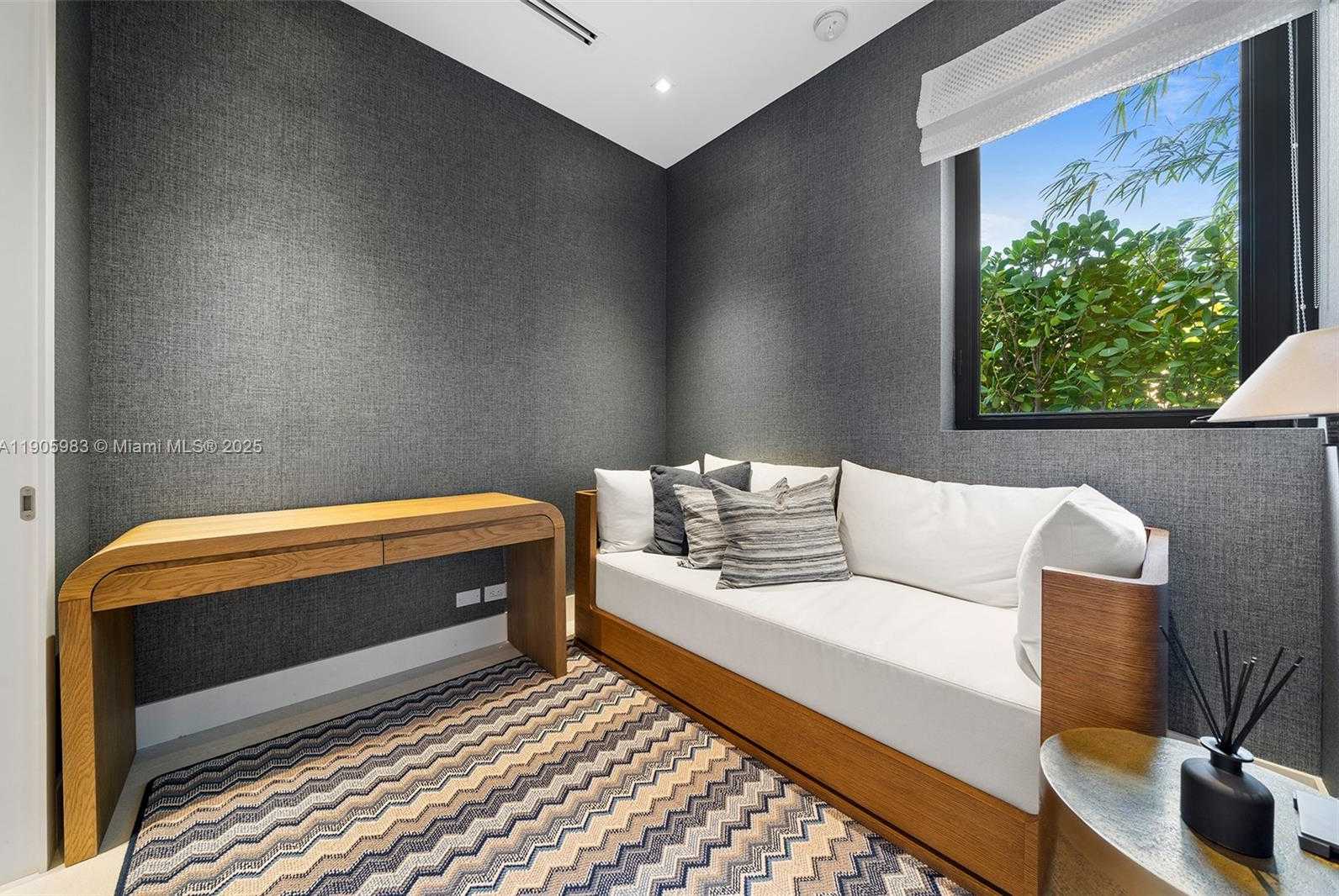 Small Image of Miami Beach Number 26