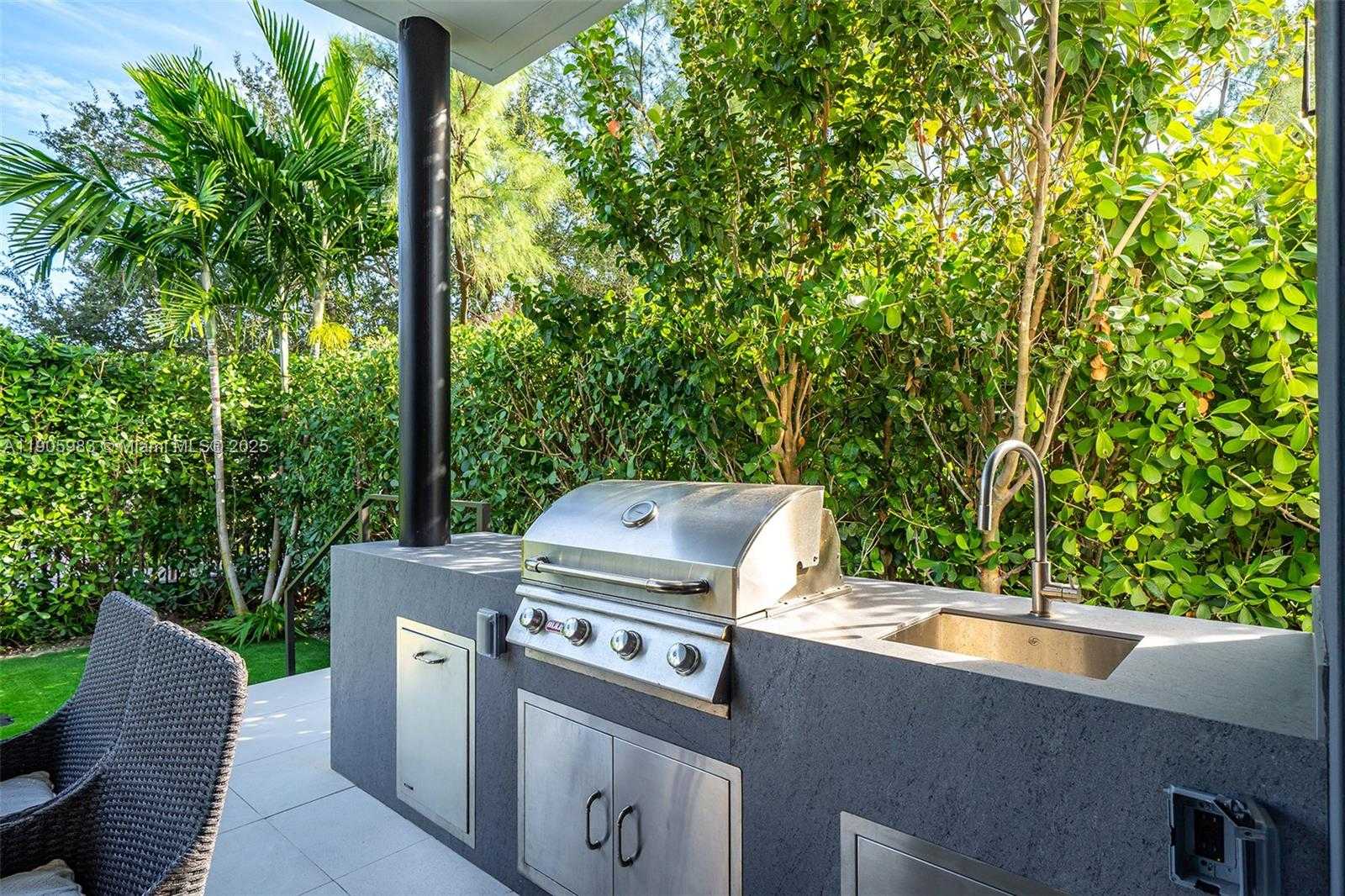 Small Image of Miami Beach Number 31