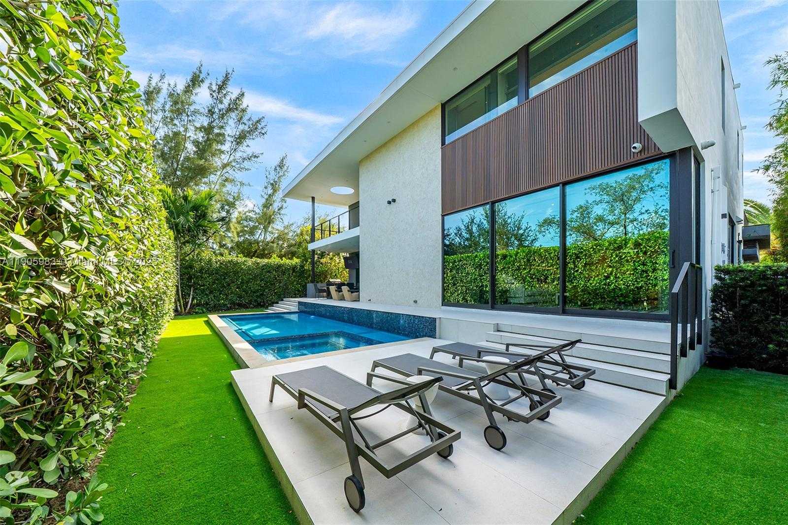 Small Image of Miami Beach Number 34