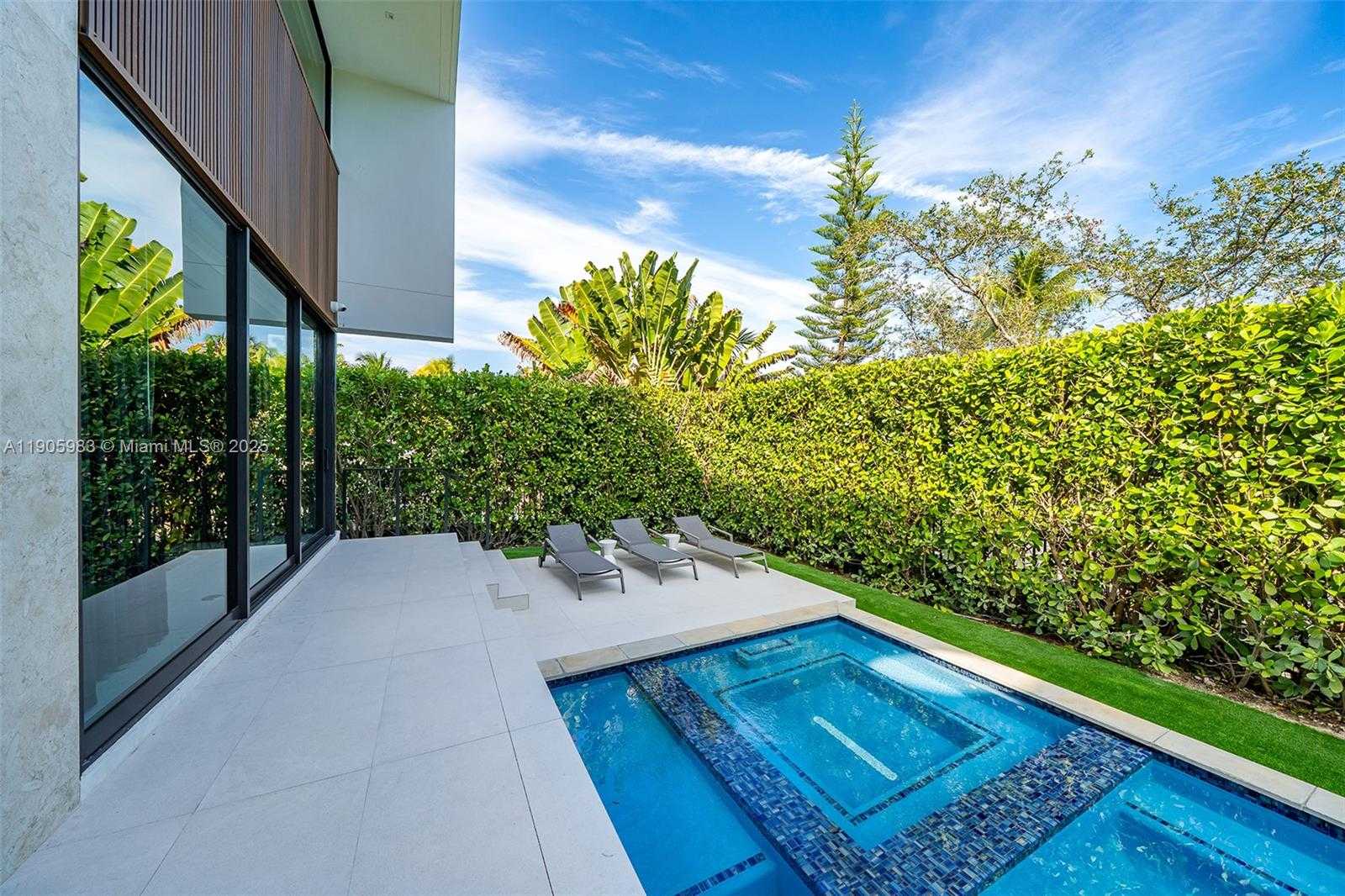 Small Image of Miami Beach Number 35