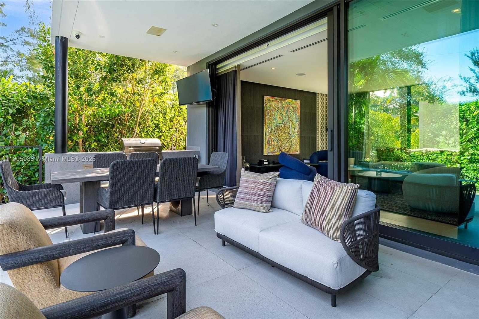 Small Image of Miami Beach Number 37