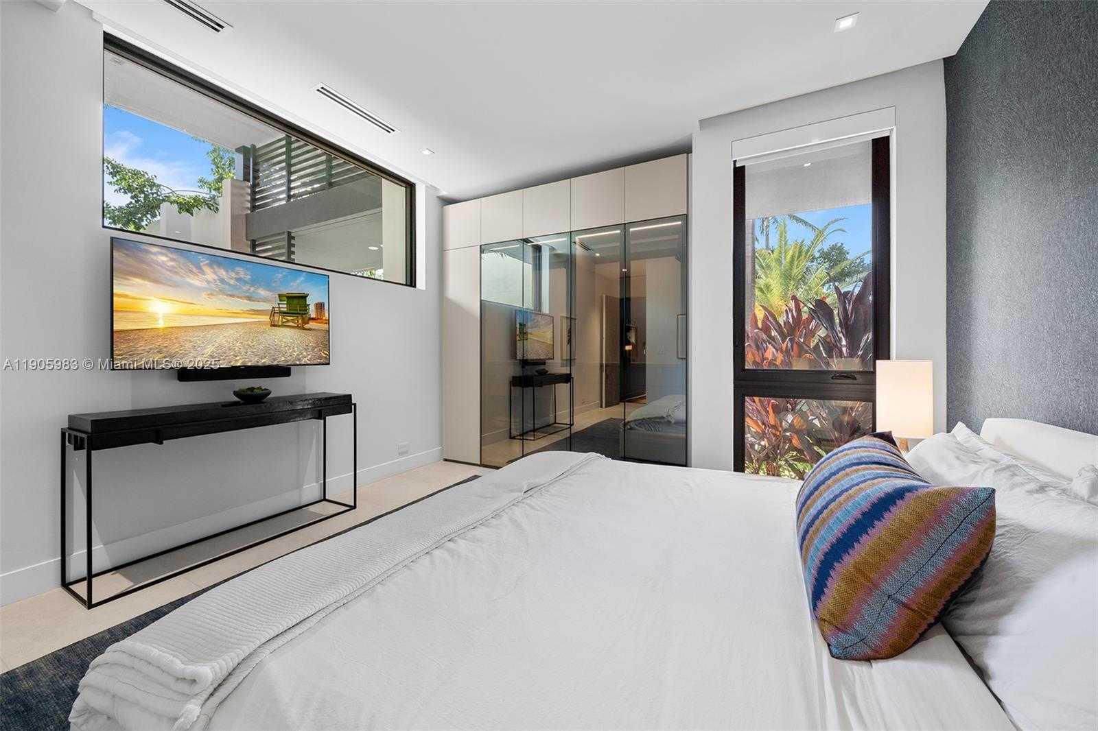 Small Image of Miami Beach Number 39