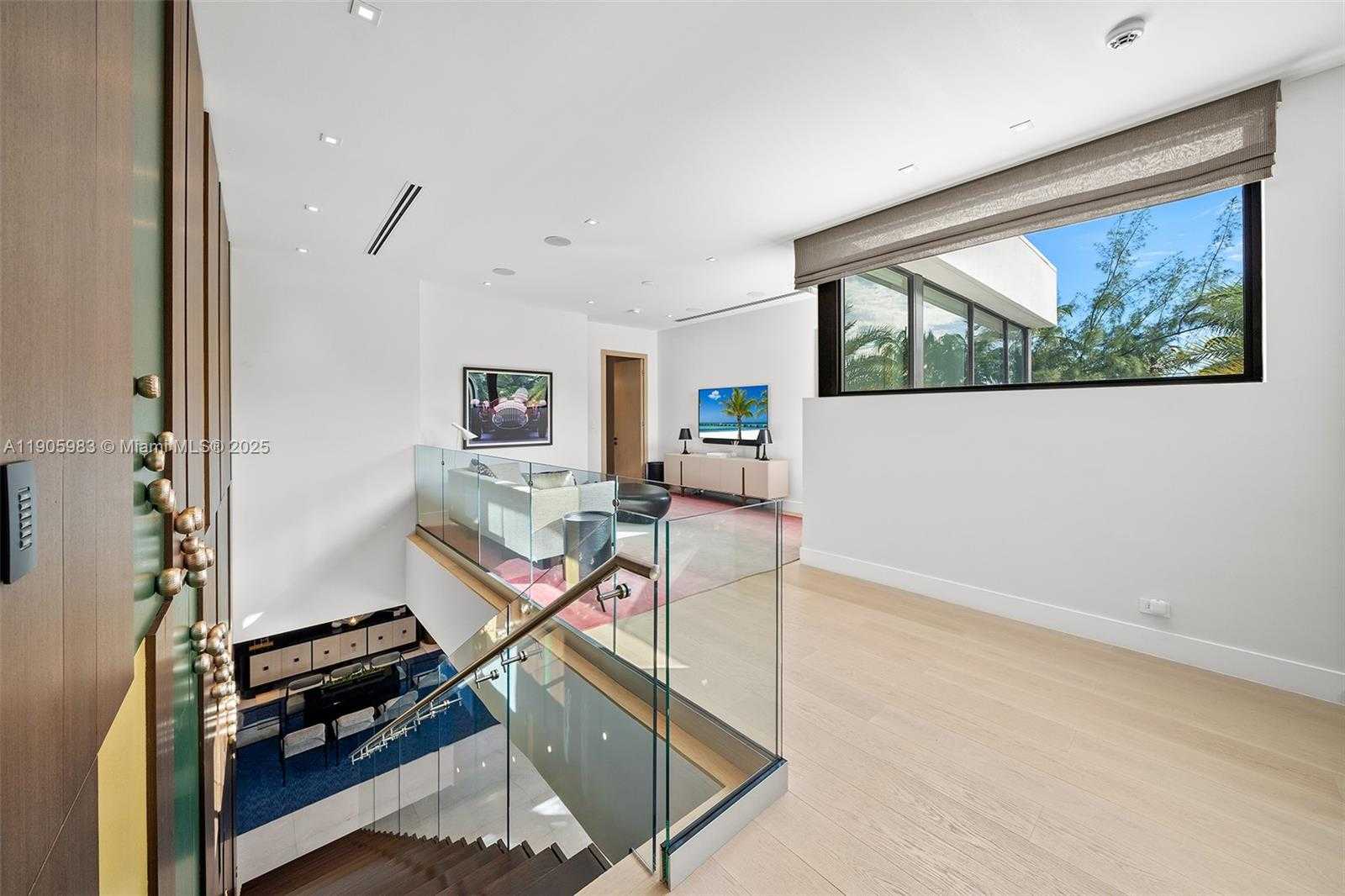 Small Image of Miami Beach Number 42