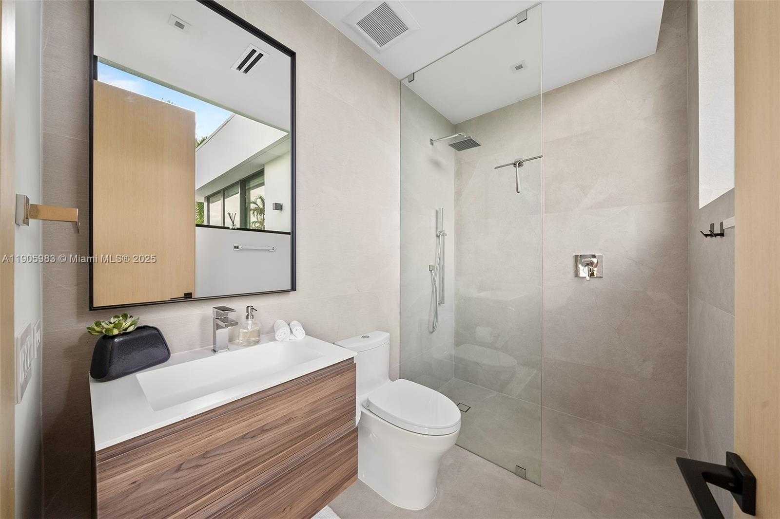 Small Image of Miami Beach Number 72