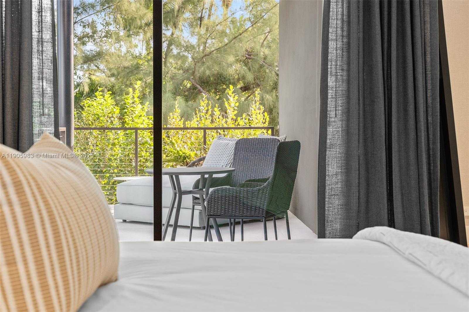 Small Image of Miami Beach Number 75