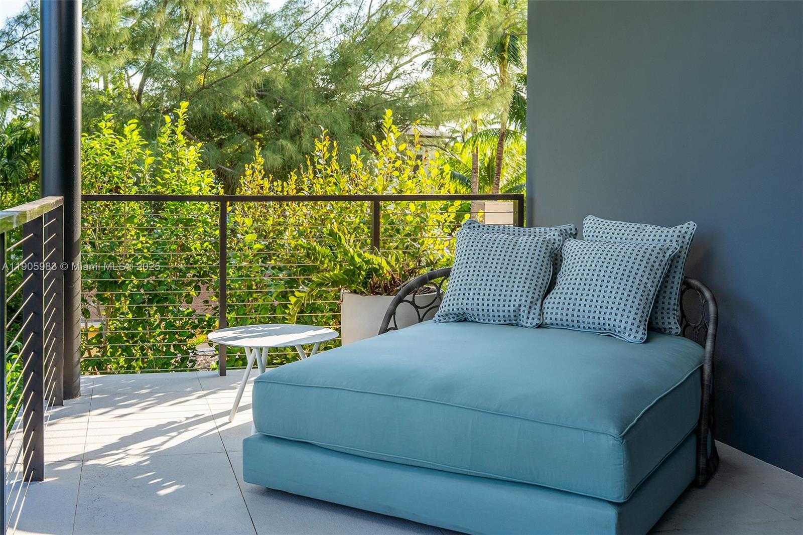 Small Image of Miami Beach Number 80