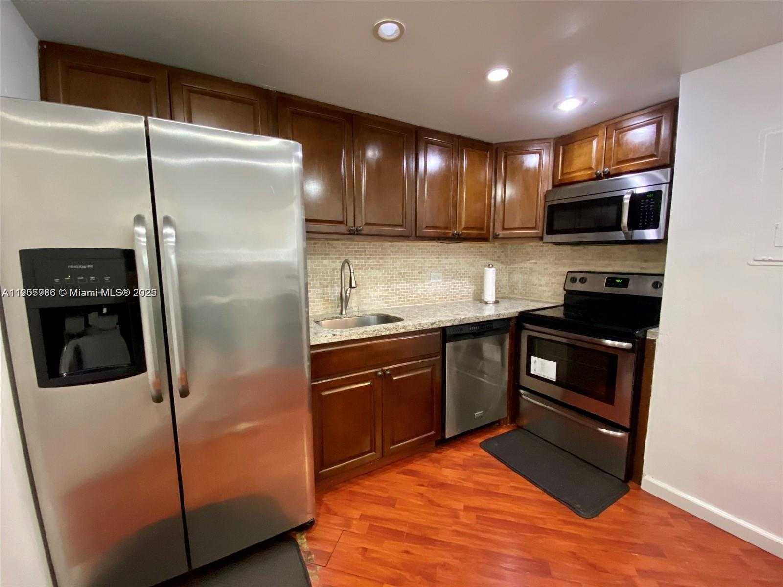 Small Image of 825 BRICKELL BAY DR #742, Miami Number 3